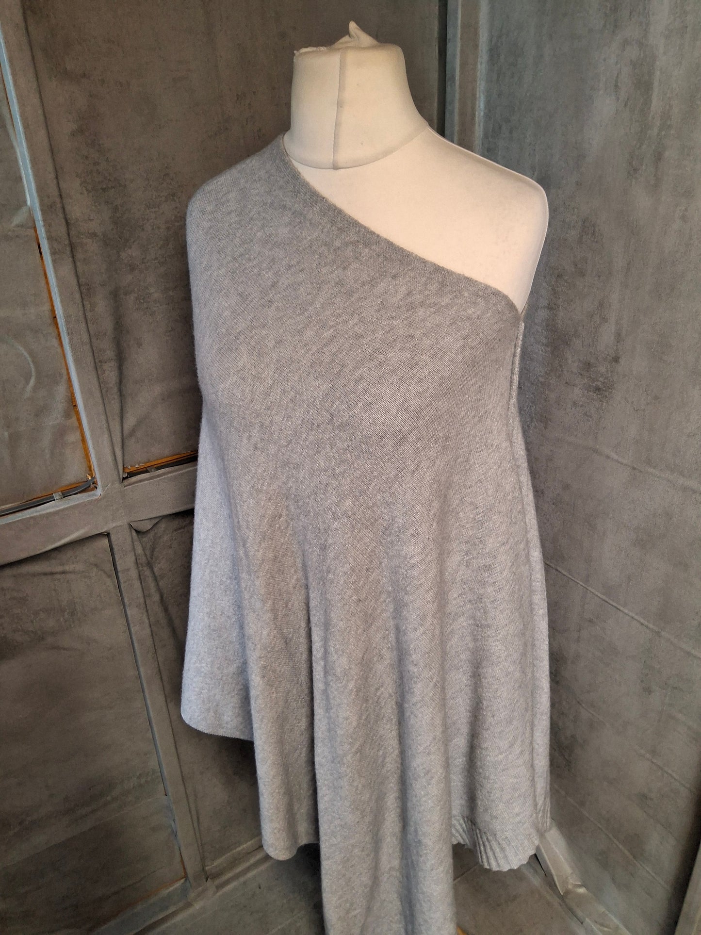 Grey Relaxed Knit Poncho – One Size (UK size 12–20) – Viscose Wool Blend