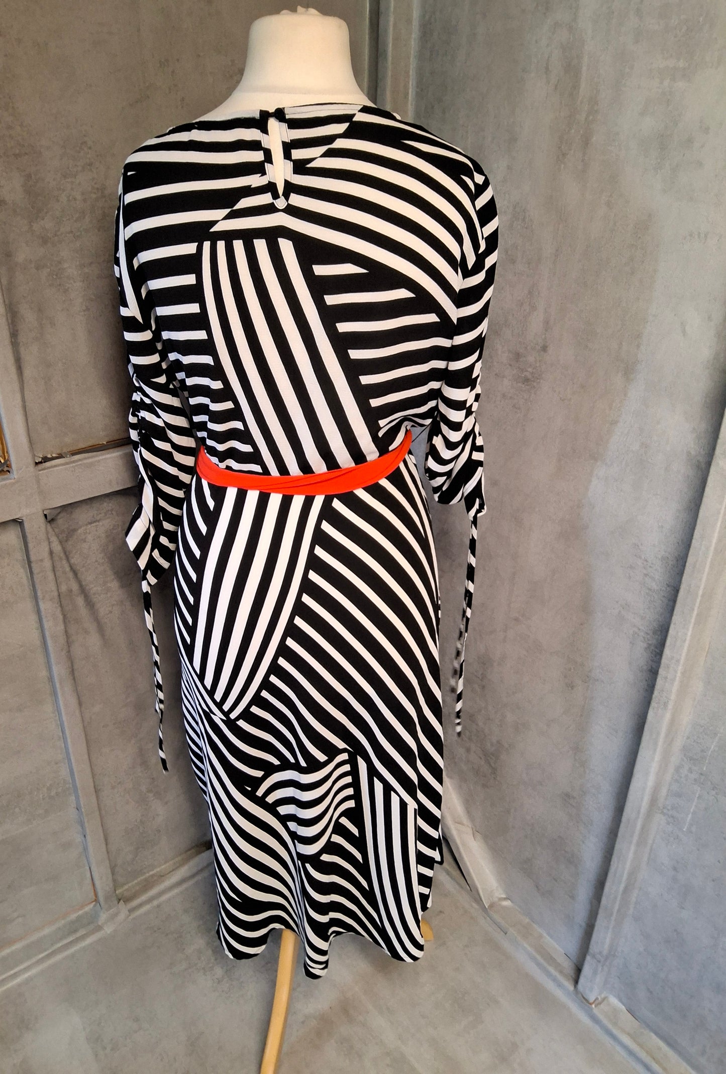 Studio by Preen Graphic Stripe Midi Dress – Size 12