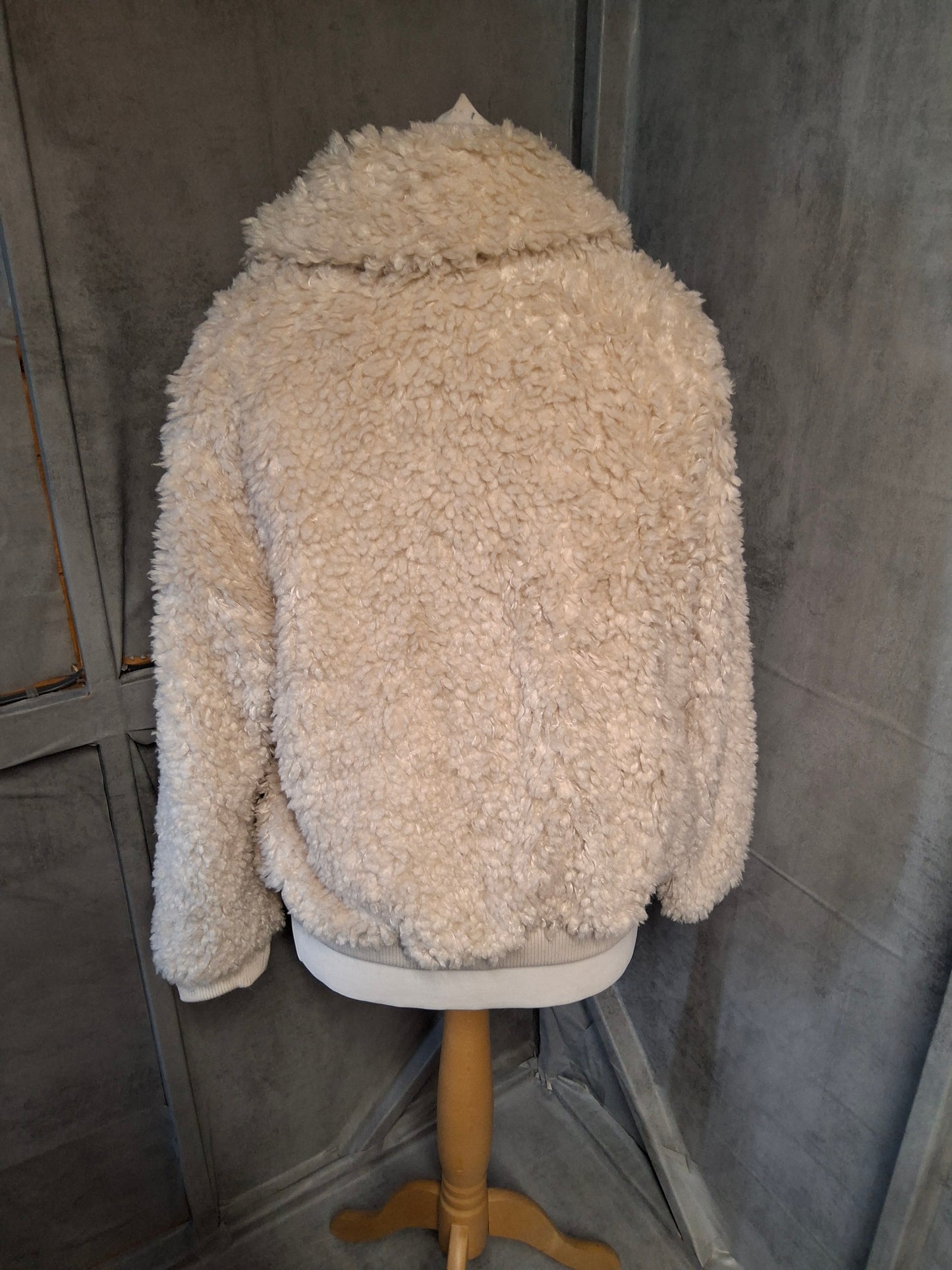 H&M Cream Faux Fur Teddy Coat – Zip Up, Pockets, Lined, Size L (size 16/18) – Cosy Mid Length
