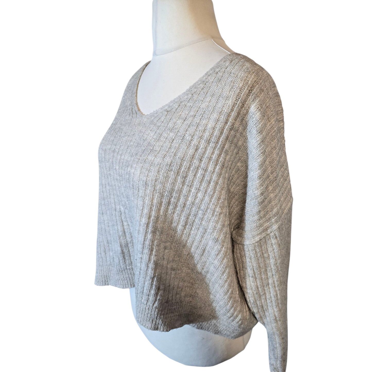 New Look Grey Cropped Oversized V-Neck Jumper – Size M (UK size 12/14 Oversized Fit)