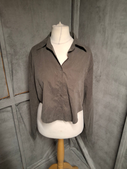 PrettyLittleThing Grey Suede-Feel Cropped Shirt – Size 8 – Smart Casual Button-Up