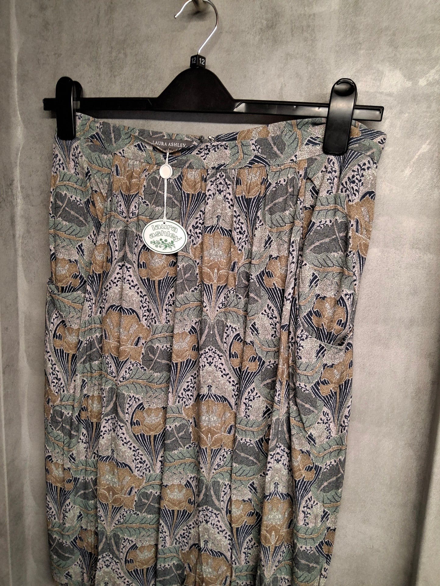 Laura Ashley Green Grey Floral Print Skirt – Size 12 – Viscose Lined