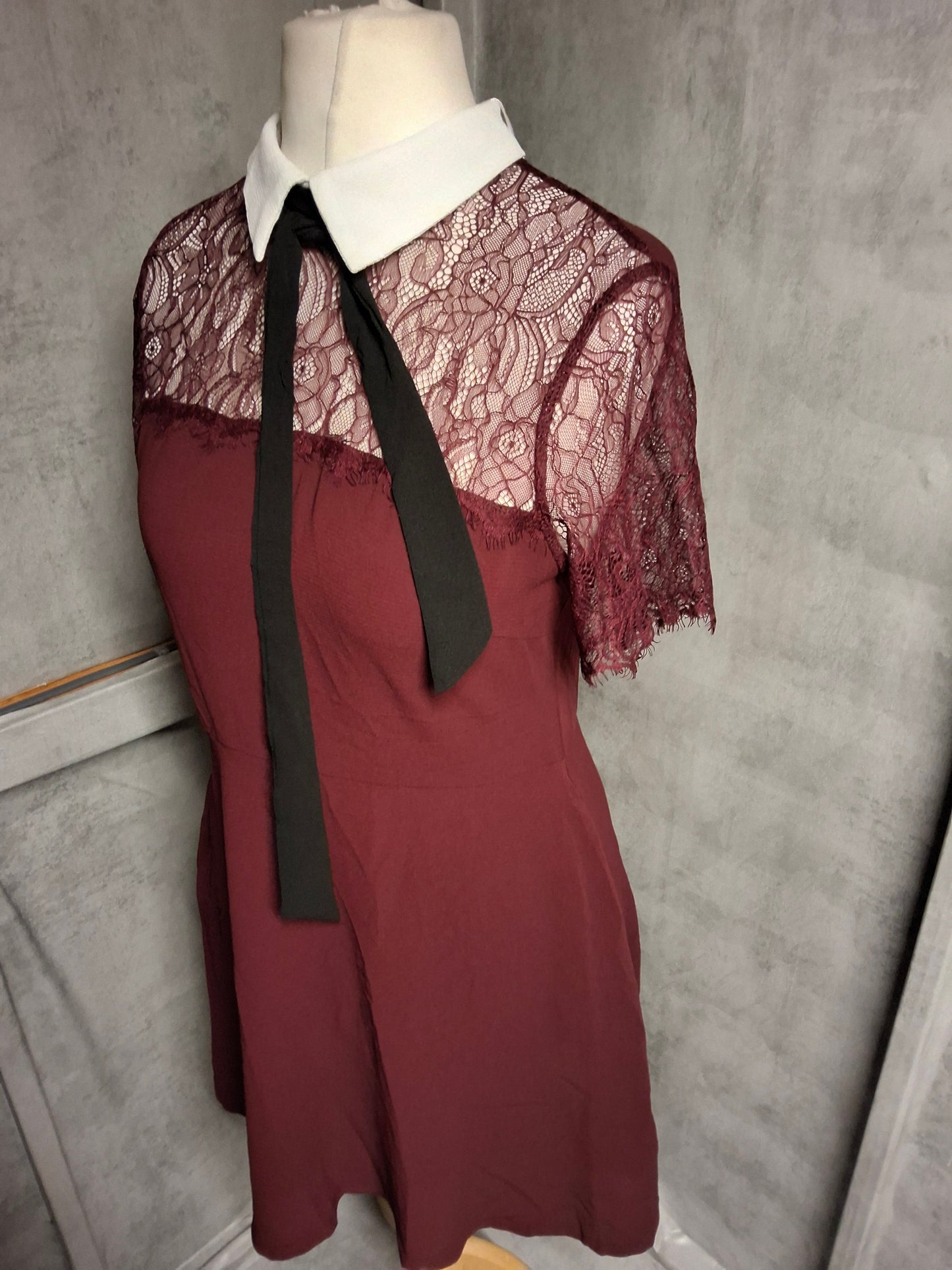 Blue Vanilla Burgundy Lace Collar Tie Dress – Size 12 – BNWT
