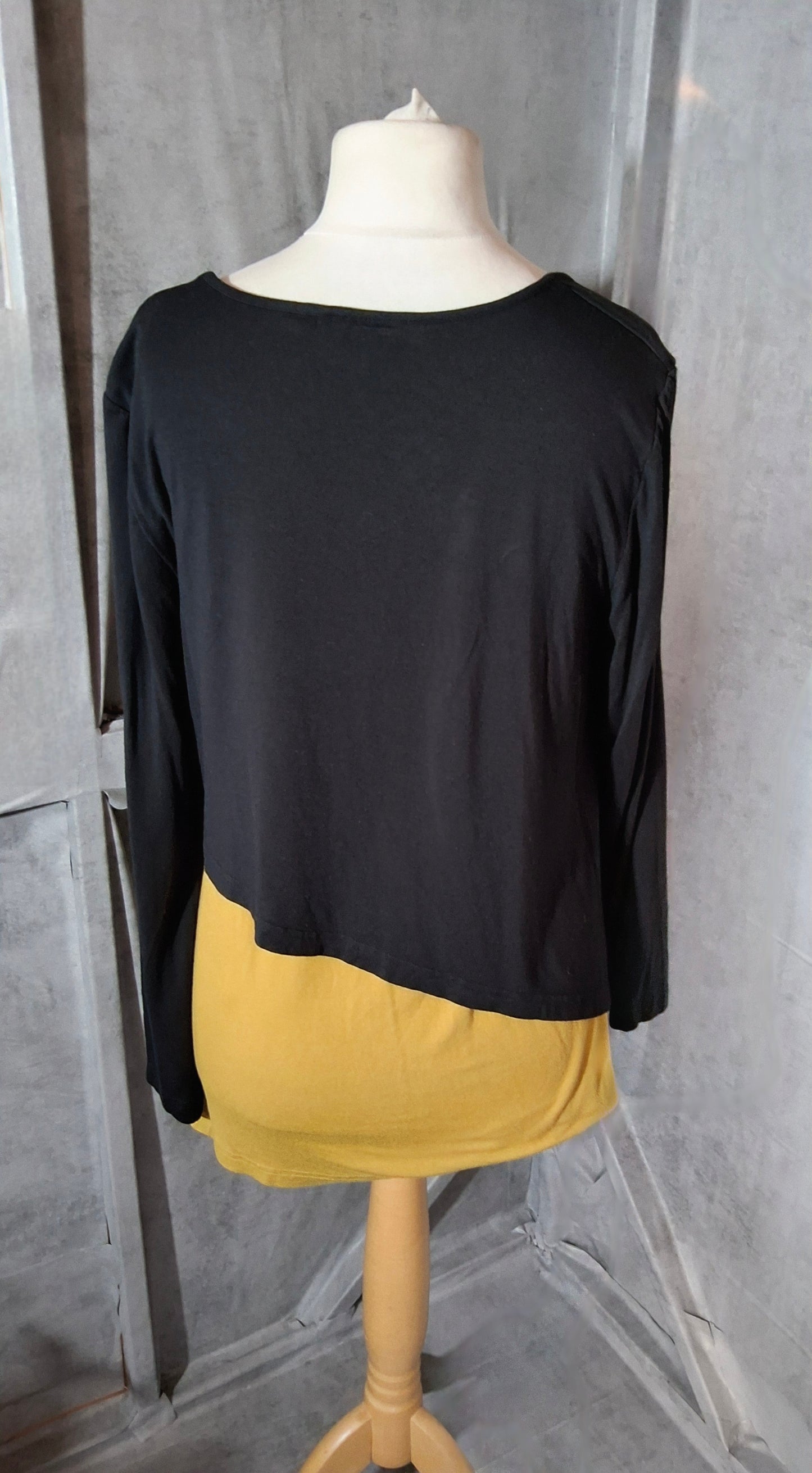 Capri Black & Mustard Layered Long Sleeve Top – Size S/M (Fits size 10–14)