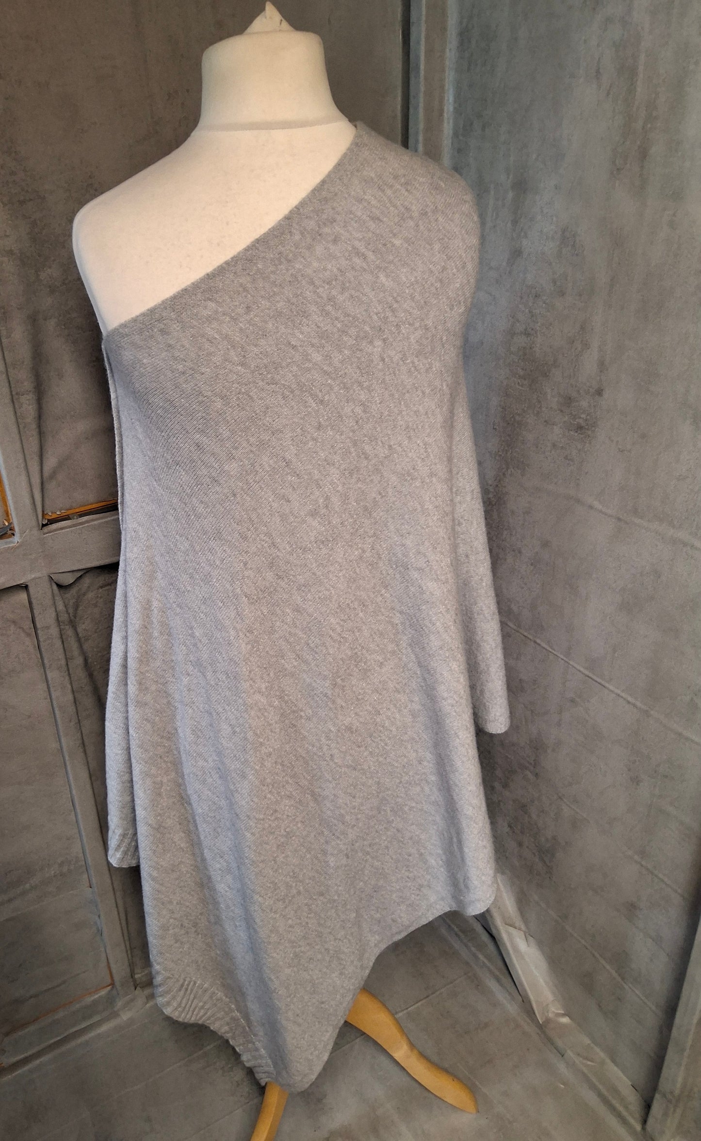 Grey Relaxed Knit Poncho – One Size (UK size 12–20) – Viscose Wool Blend