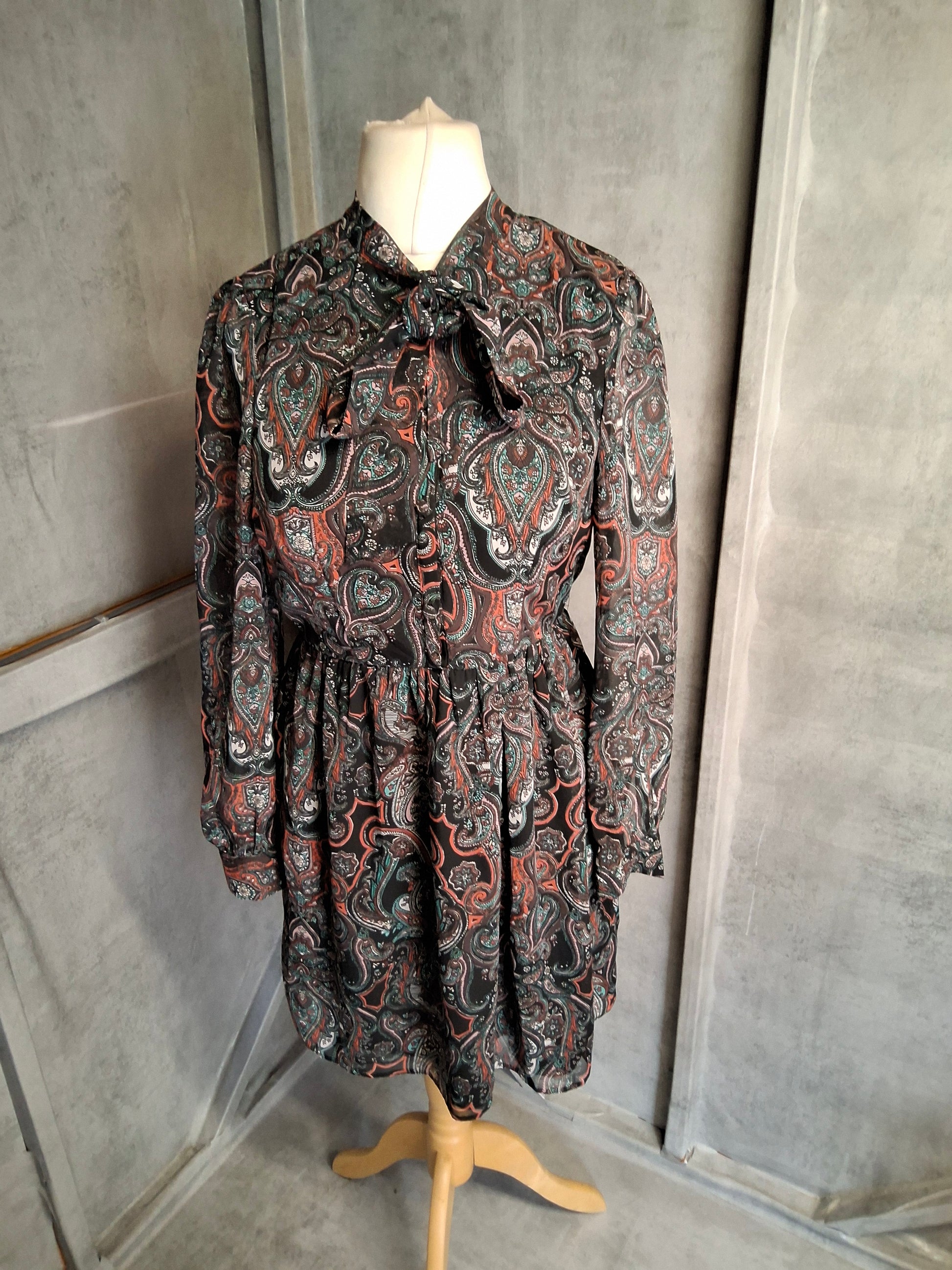 Miss Selfridge Black Paisley Print Mini Dress – Size 12 – NWT
