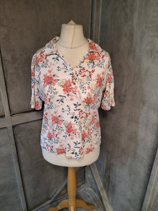 Isle White Floral Polo Top – Size 14/16 – 100% Cotton 🌸