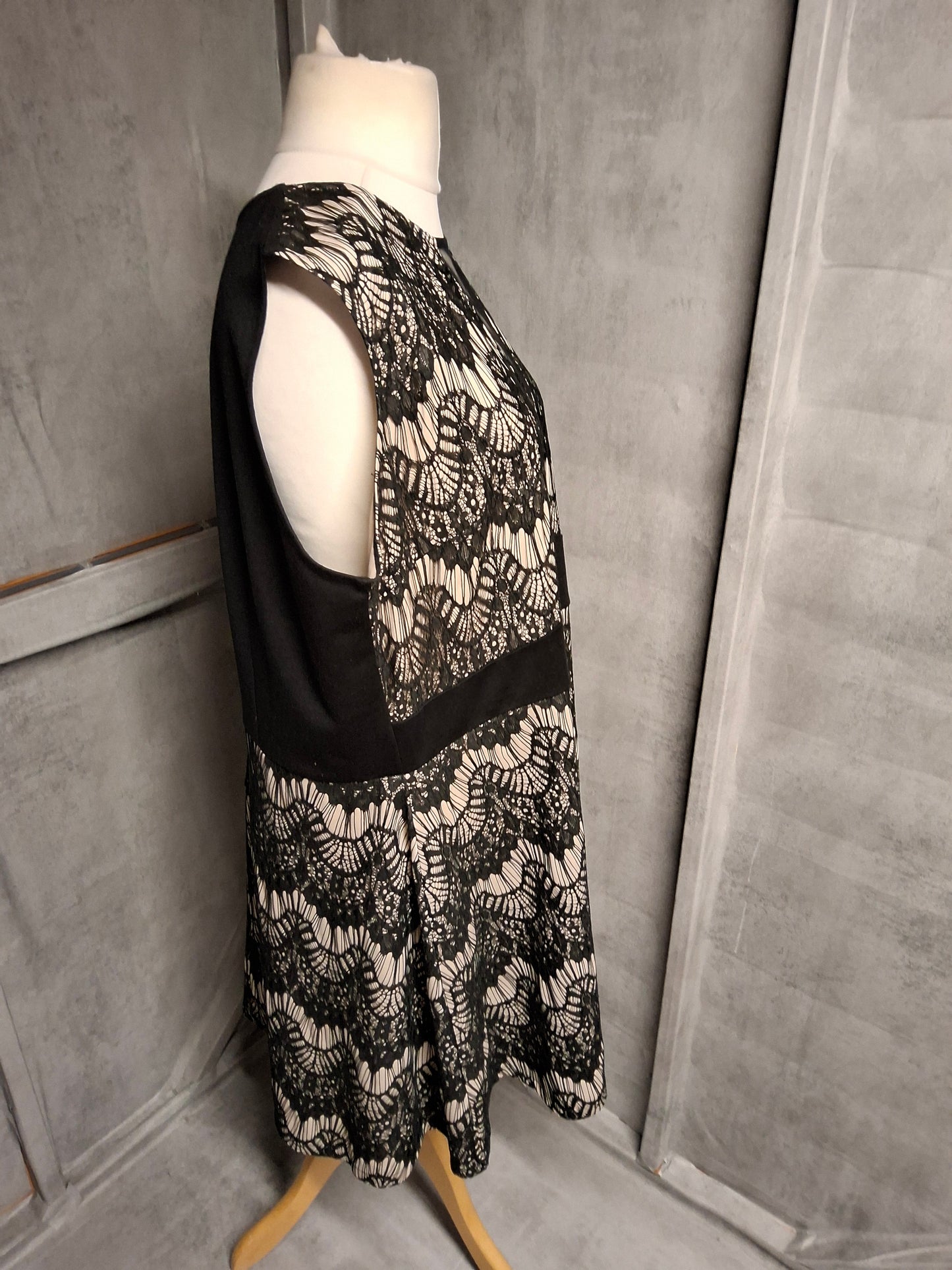 Simply Be Black & Nude Lace Midi Dress – Size 24 – Sleeveless Elegant Style