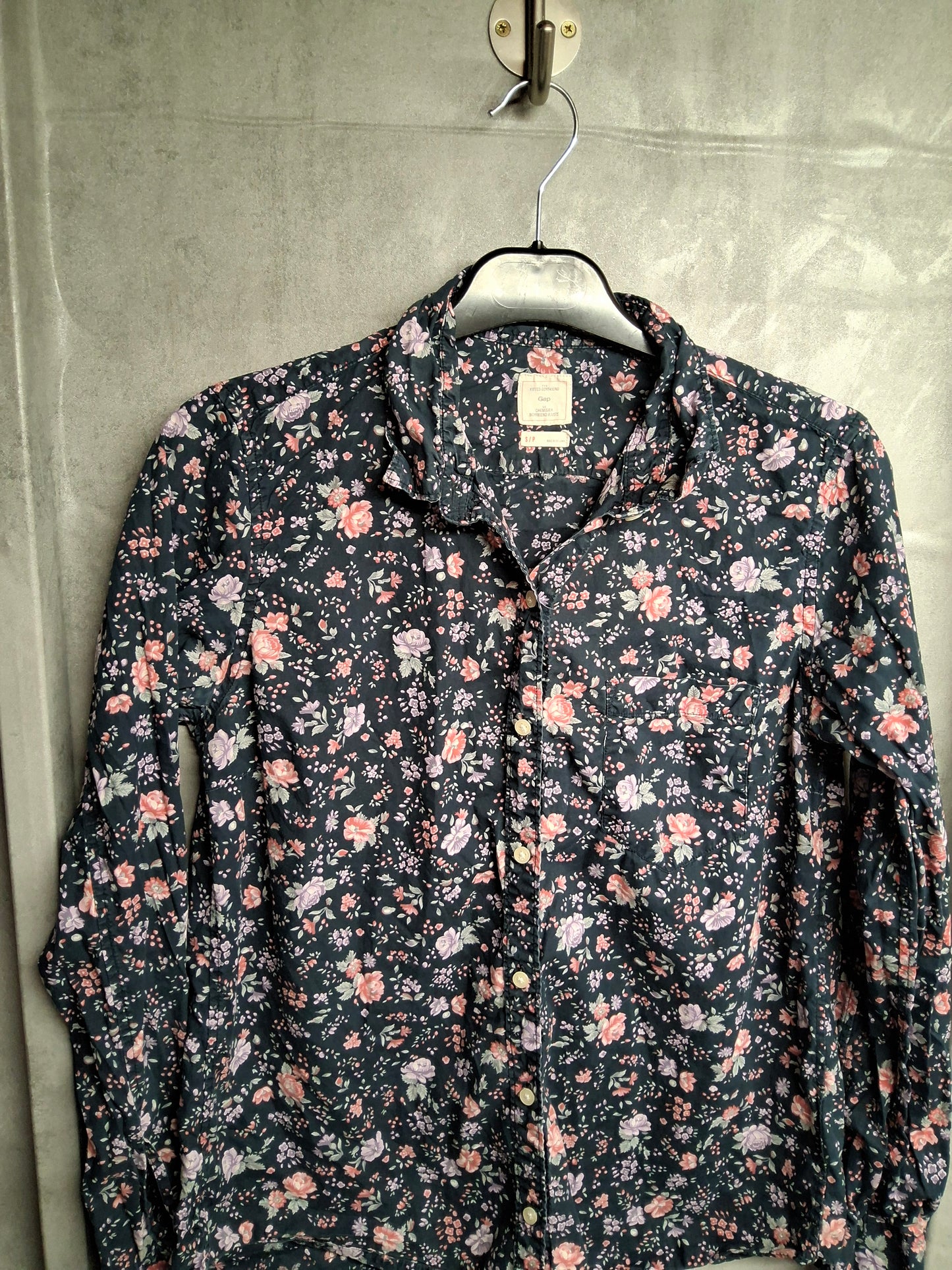 Gap Navy Floral "The Fitted Boyfriend" Long Sleeve Shirt – Size S (UK size 8/10) – 100% Cotton