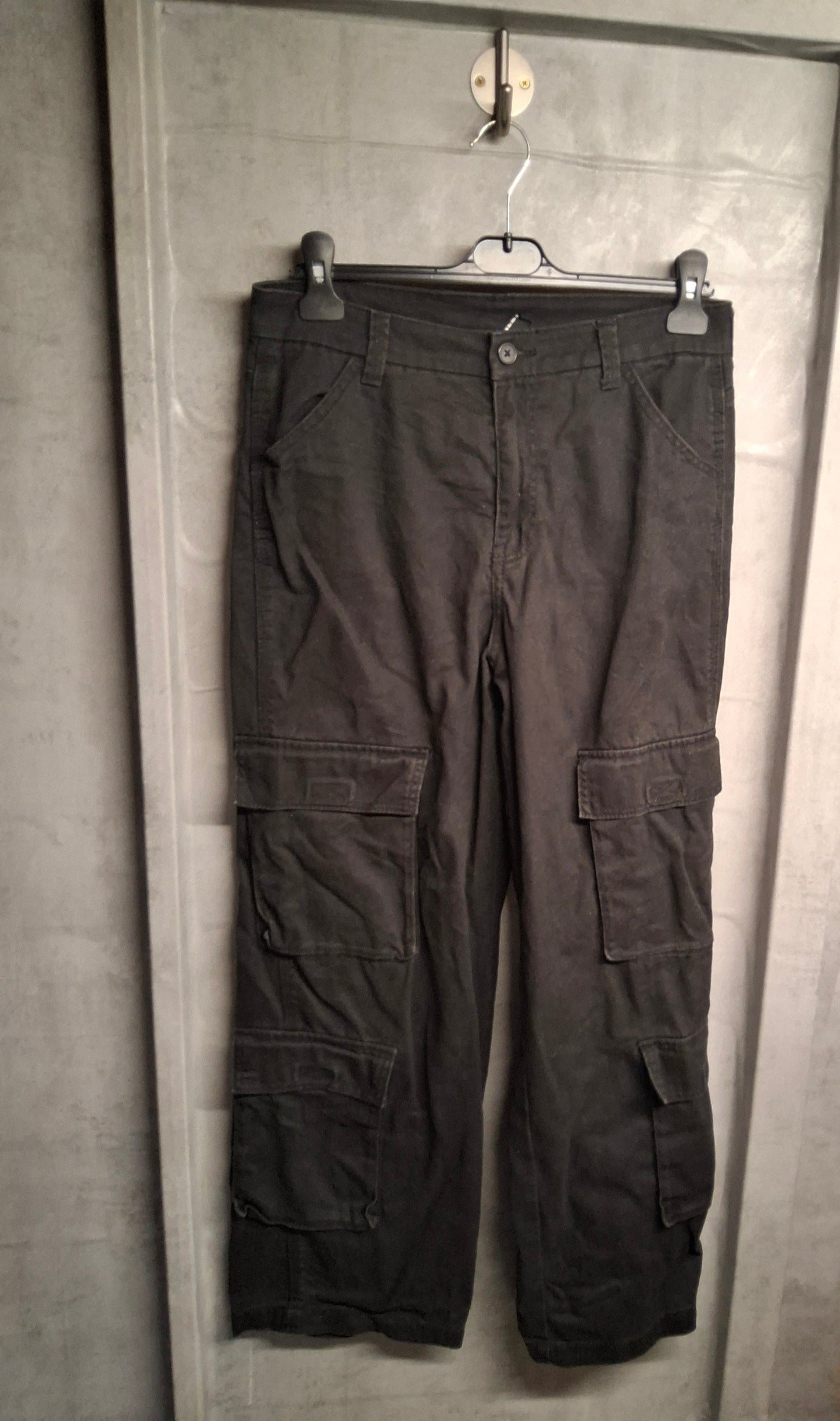H&M Black Flared Cargo Jeans – High Waist – EUR 38 / UK 10
