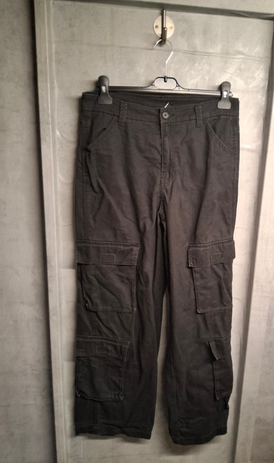 H&M Black Flared Cargo Jeans – High Waist – EUR 38 / UK 10
