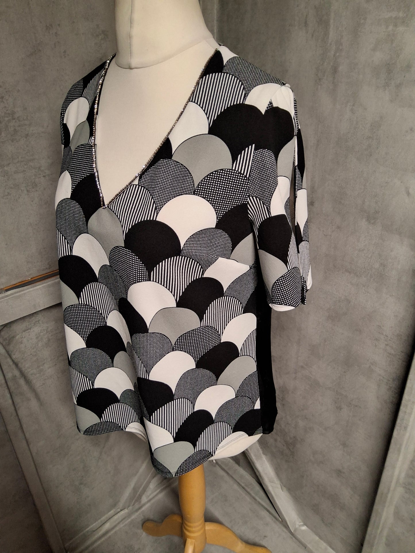 Next Black & White V-Neck Top – Size 12 – Diamanté Detail & Peekaboo Back Glam