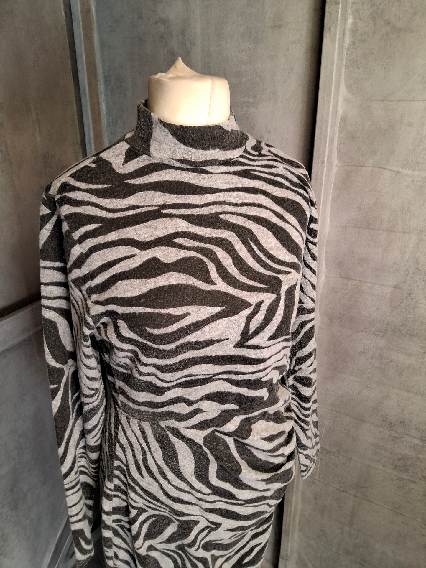 Studio Grey & Black Zebra Print Midi Dress – Size 16