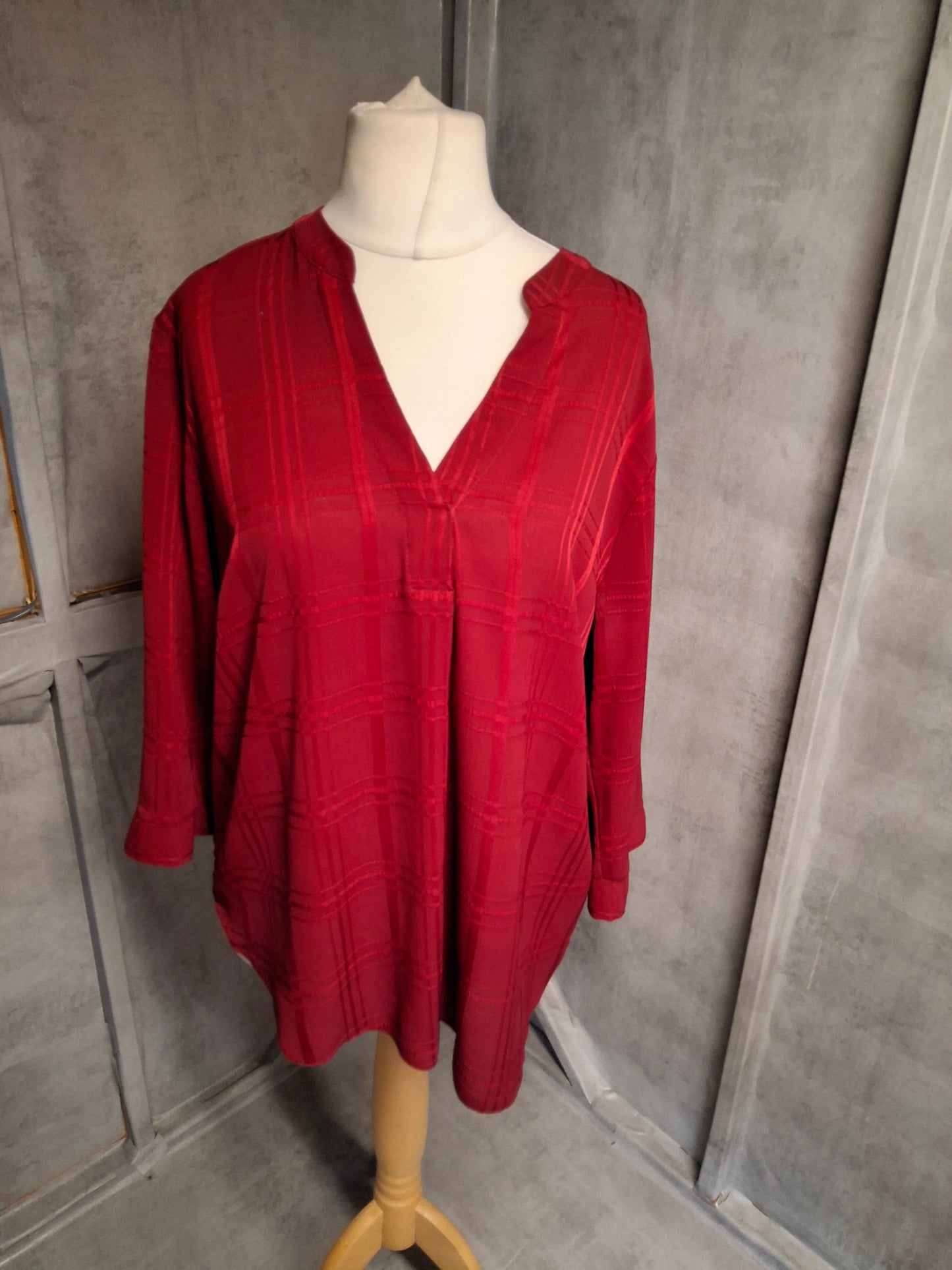 Nutmeg Red Checked Long Sleeve Blouse – Size 14 – Relaxed Fit
