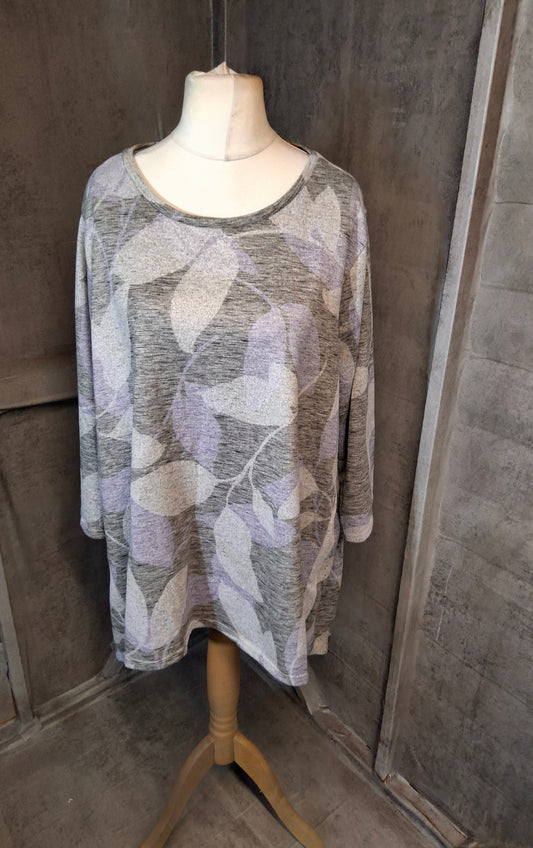 Bonmarché Light Grey & Lilac Leaf Print Jumper – 3/4 Sleeves, Longer Sides – Size 24