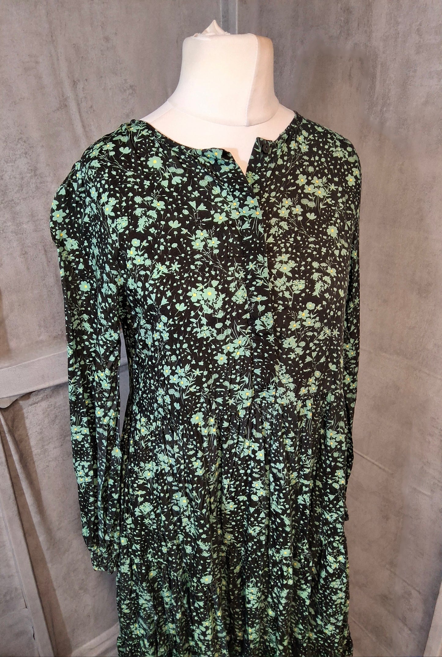 Zara Black & Green Floral Midi Dress – Long Sleeve – Size S (UK size 10/12)