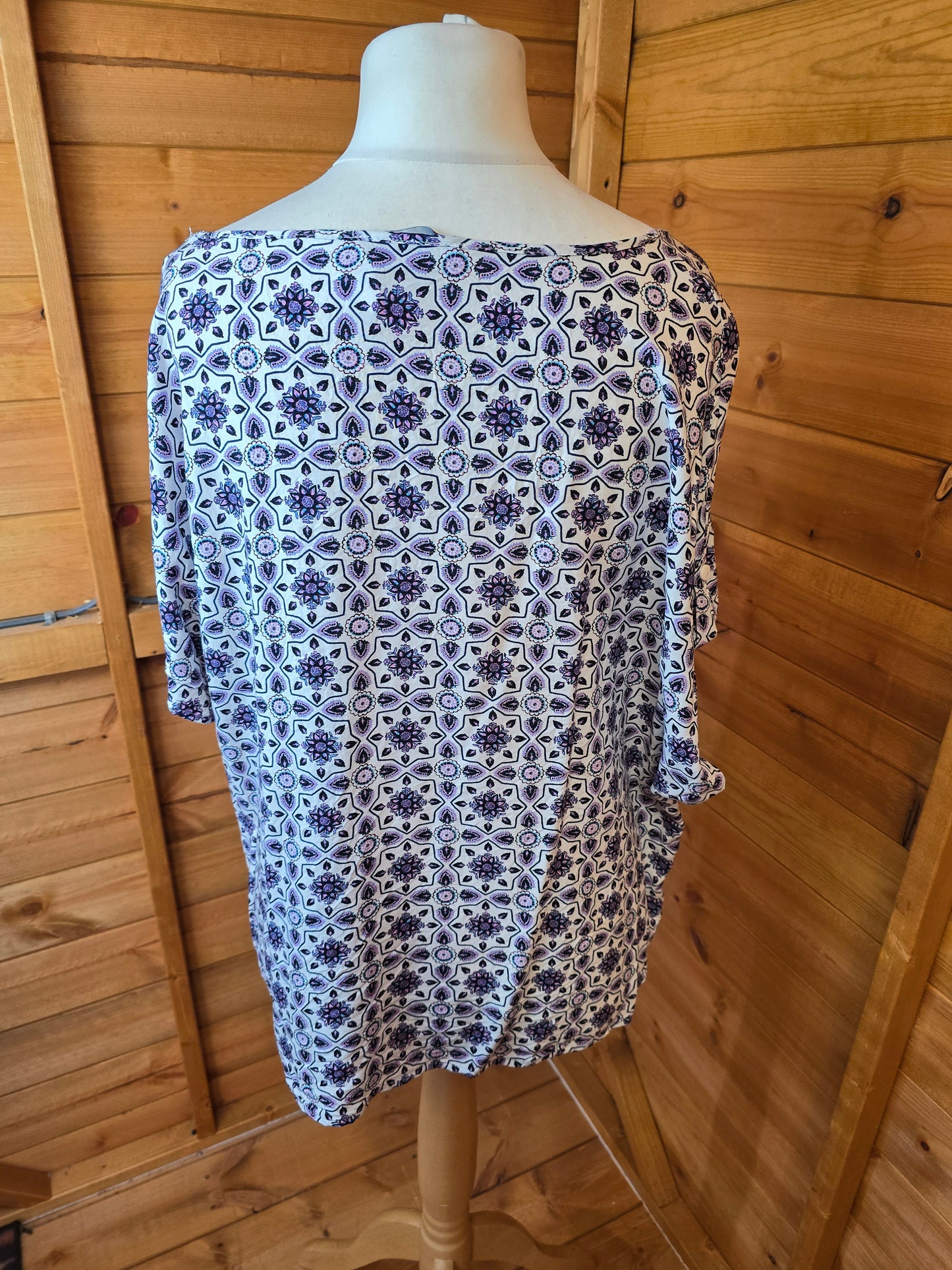 Primark White Black & Purple Patterned T-Shirt Size 20 – Short Sleeves, Relaxed Fit, Button Detail