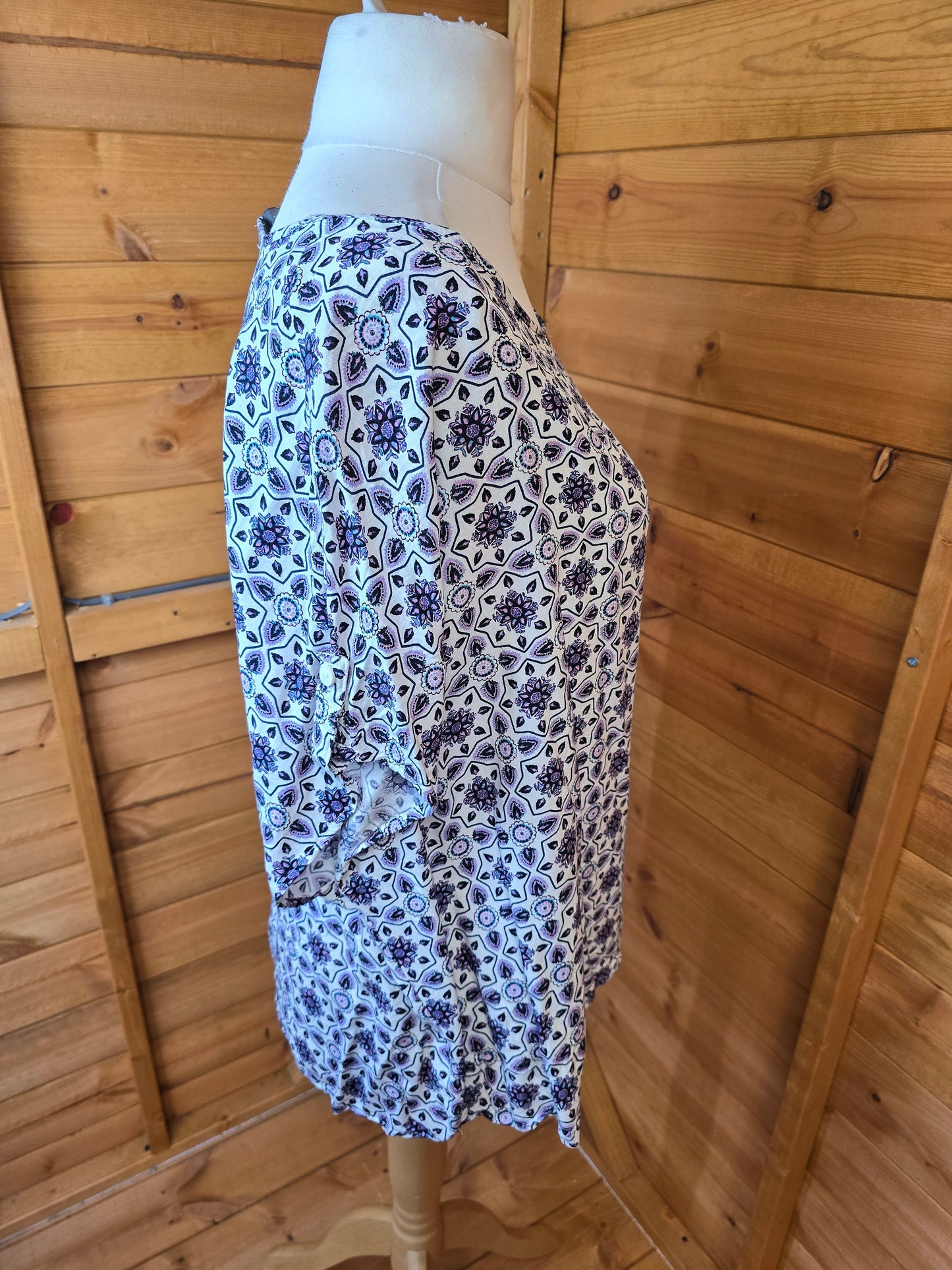 Primark White Black & Purple Patterned T-Shirt Size 20 – Short Sleeves, Relaxed Fit, Button Detail