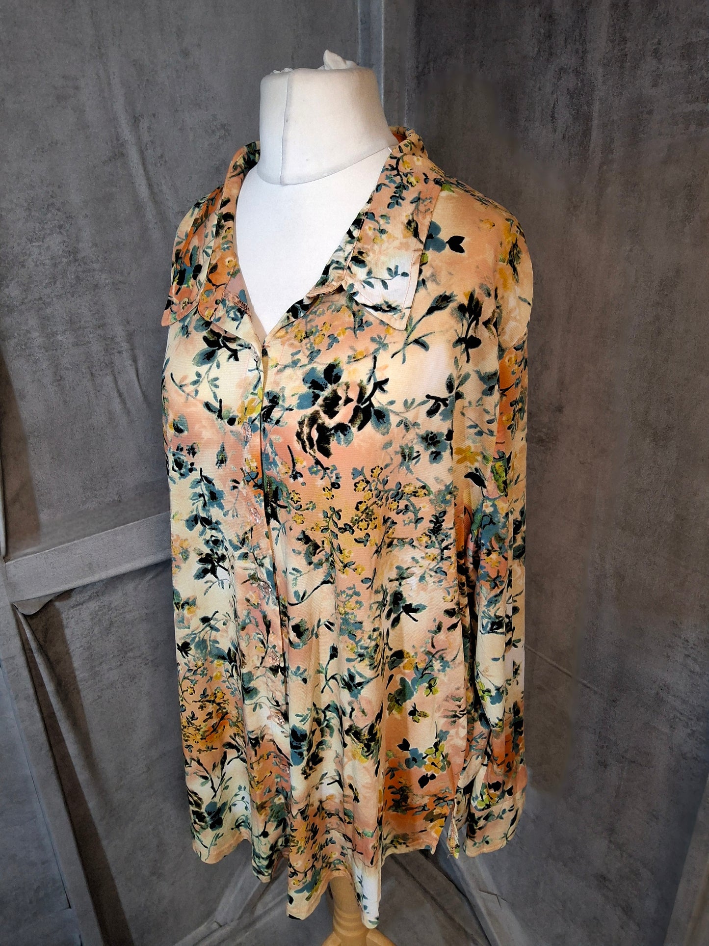 Michelle Hope Coral Orange Floral Shirt – Size 26/28, Stretchy Nylon, Clear Button Design