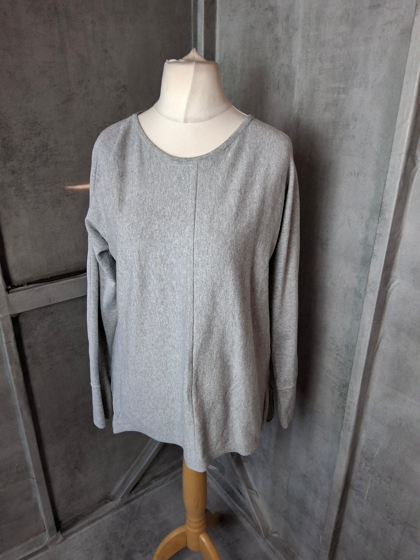 White Stuff Grey Jumper UK 14 – Soft, Slouchy & Side-Slit Chic