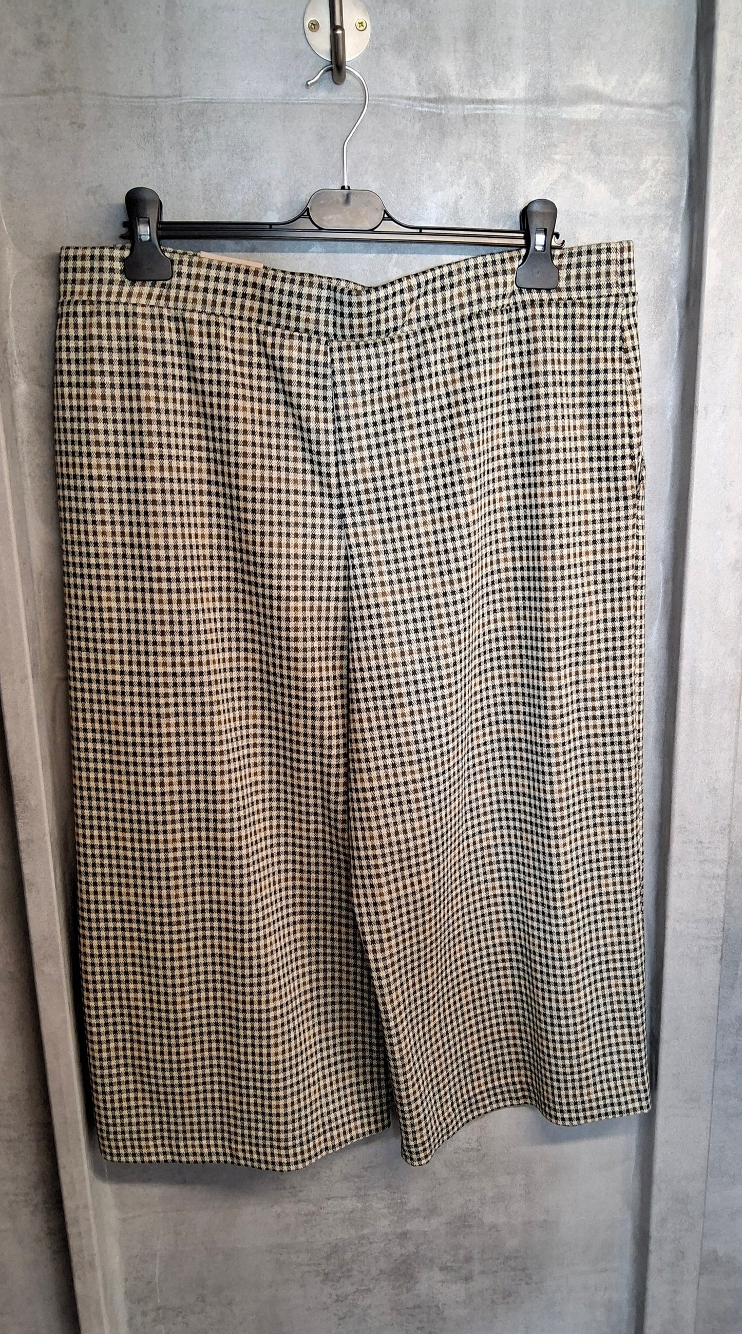 Tu Beige & Brown Checked Cropped Trousers – Size 18S – High Waist, Pockets, Elasticated Waist