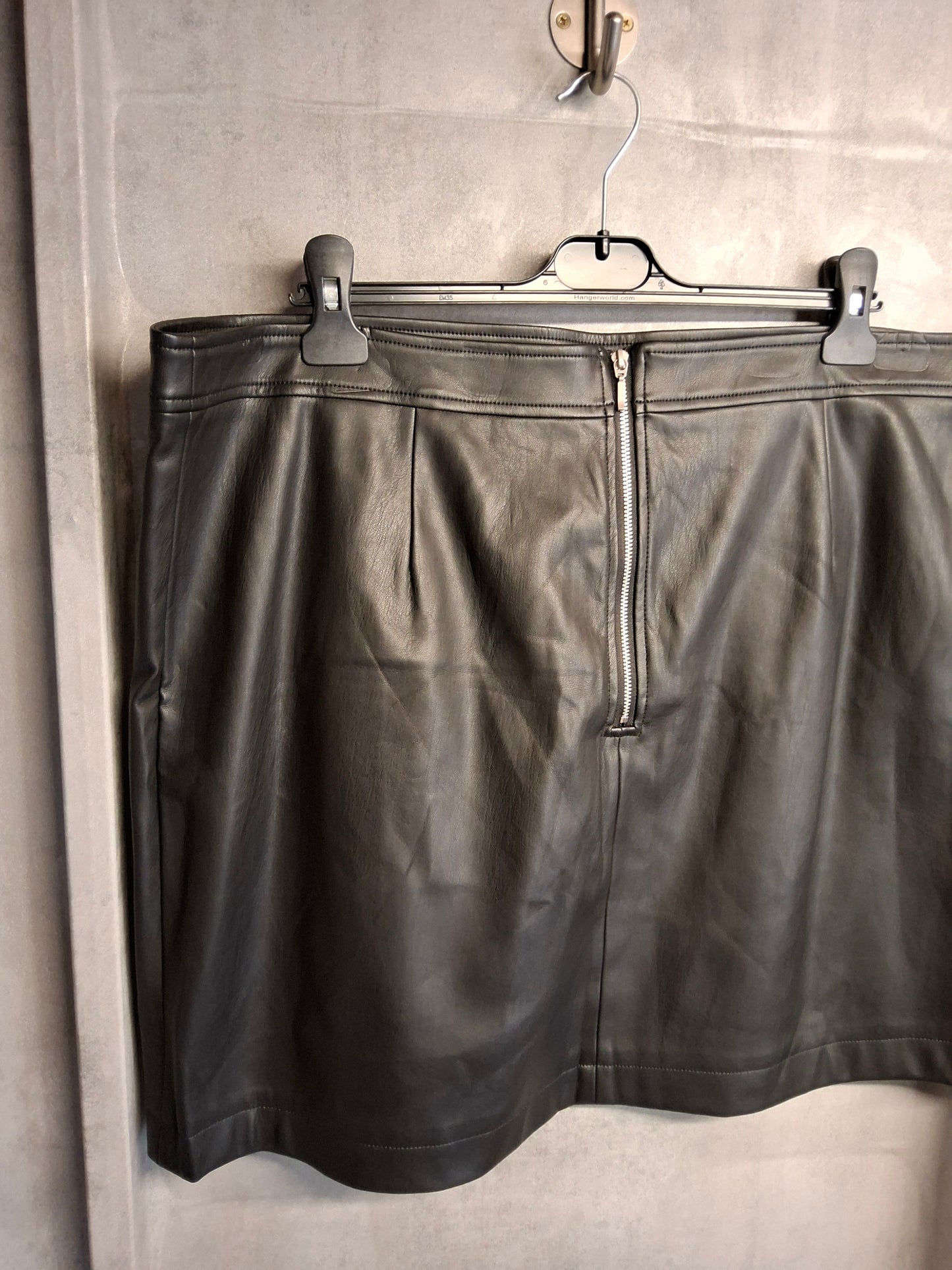 M&Co Black Faux Leather Mini Skirt – Size 20 – NWT