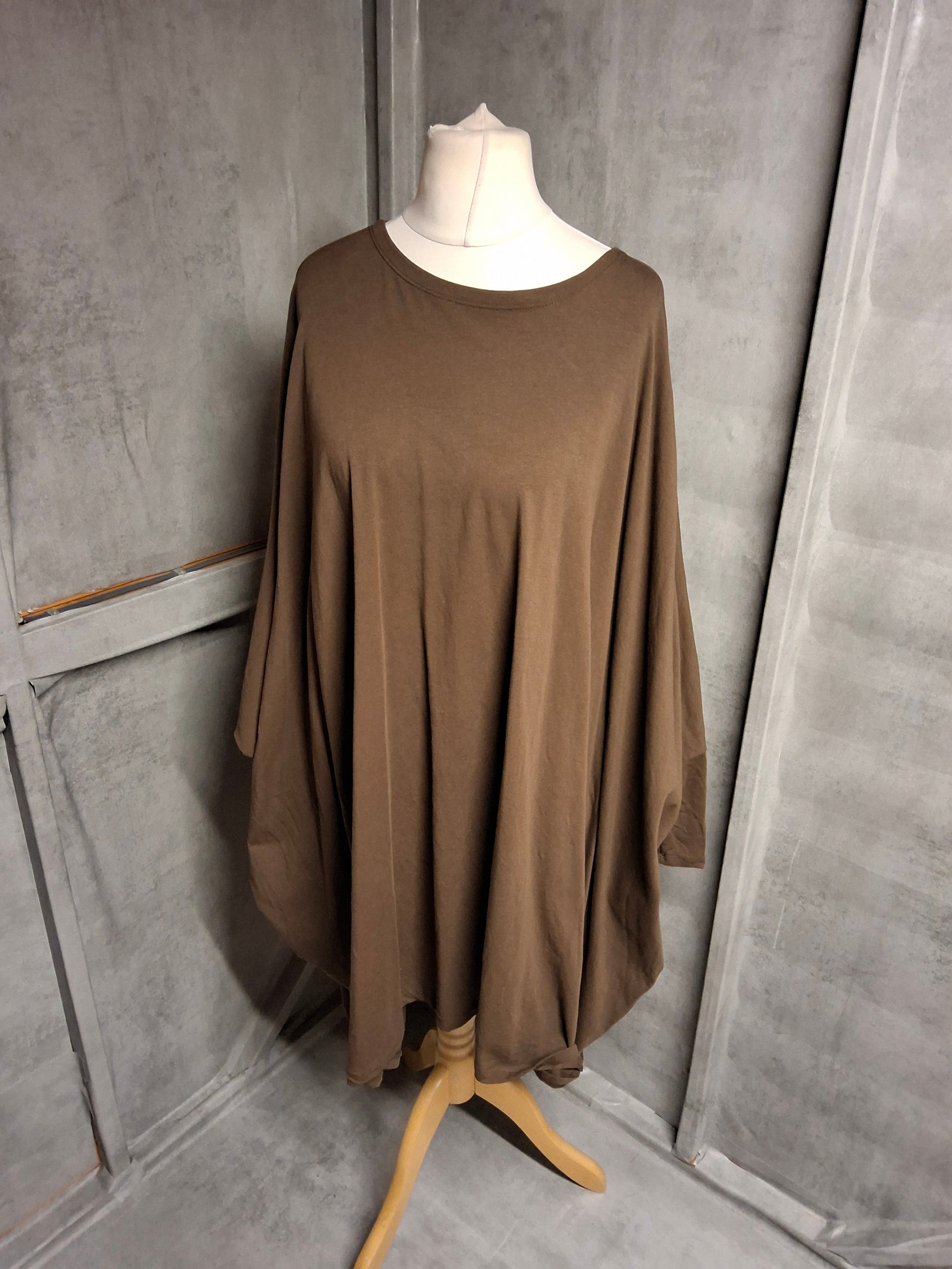 Influence London Oversized Brown T-Shirt Dress – UK 20+ – Asymmetrical Hem