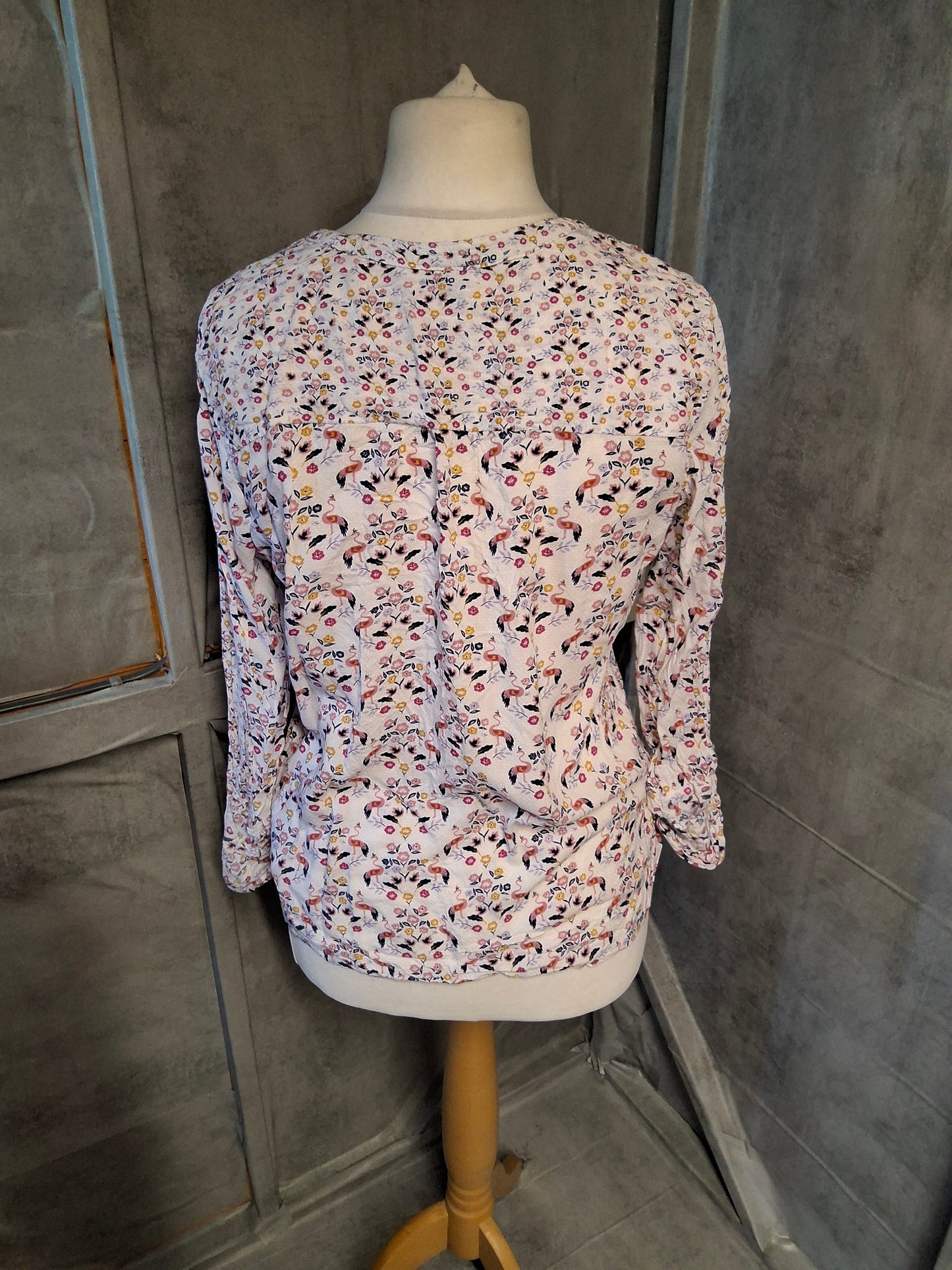 Mantaray White Floral & Flamingo Print Blouse – Size 14 – 100% Viscose