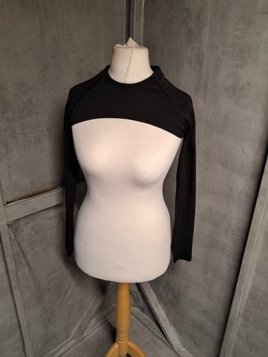 Gymshark Black Long Sleeve Shrug Crop Top – Size Small – Stretchy Lightweight Layer for Workouts
