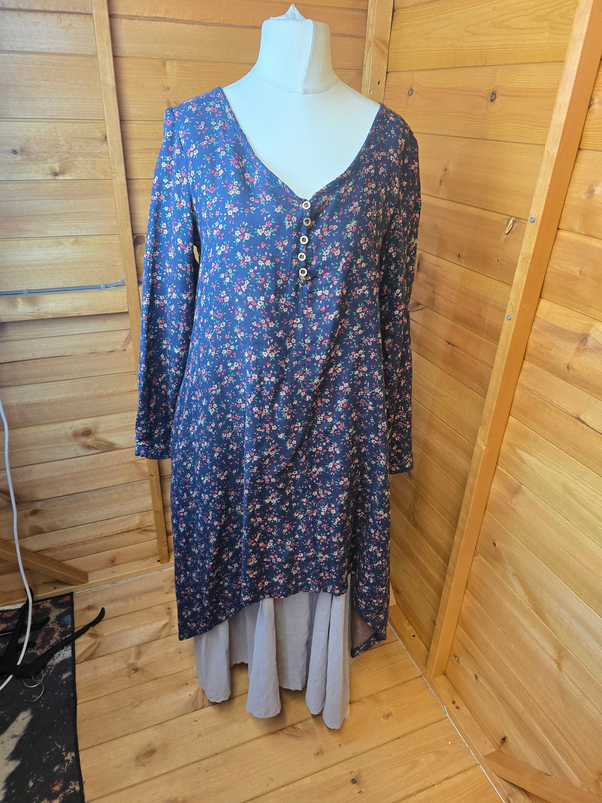 Gracila Navy Floral Maxi Dress – Size M (Pit to Pit 18.5") | Rayon & Cotton | Oversized Fit