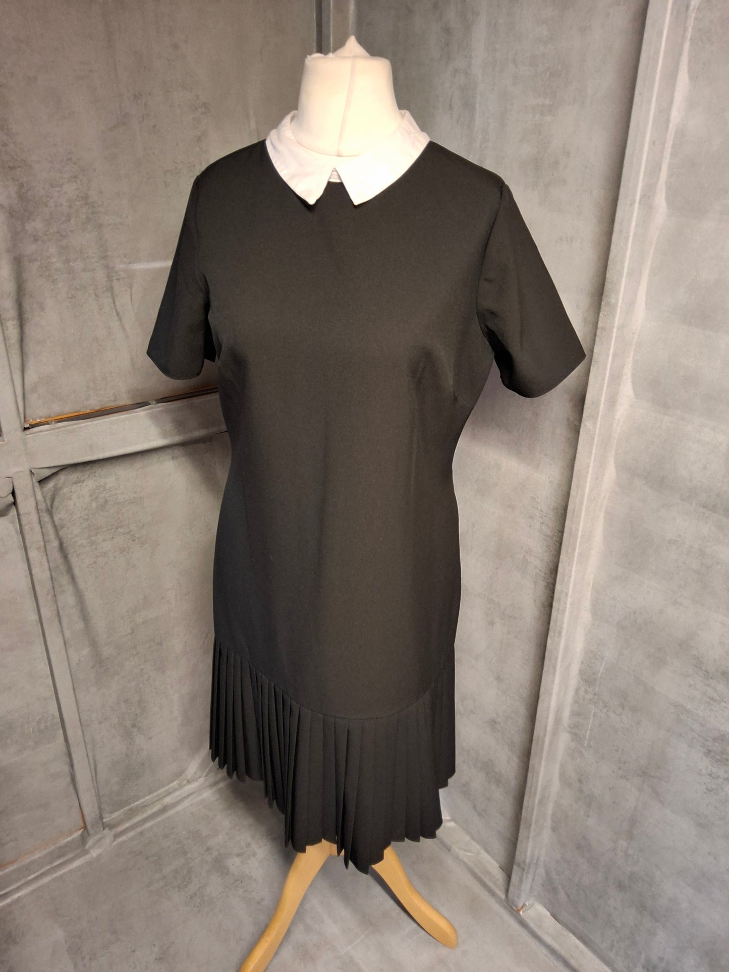 Matalan Black Midi Dress with White Collar – Size 12 – Classic Chic