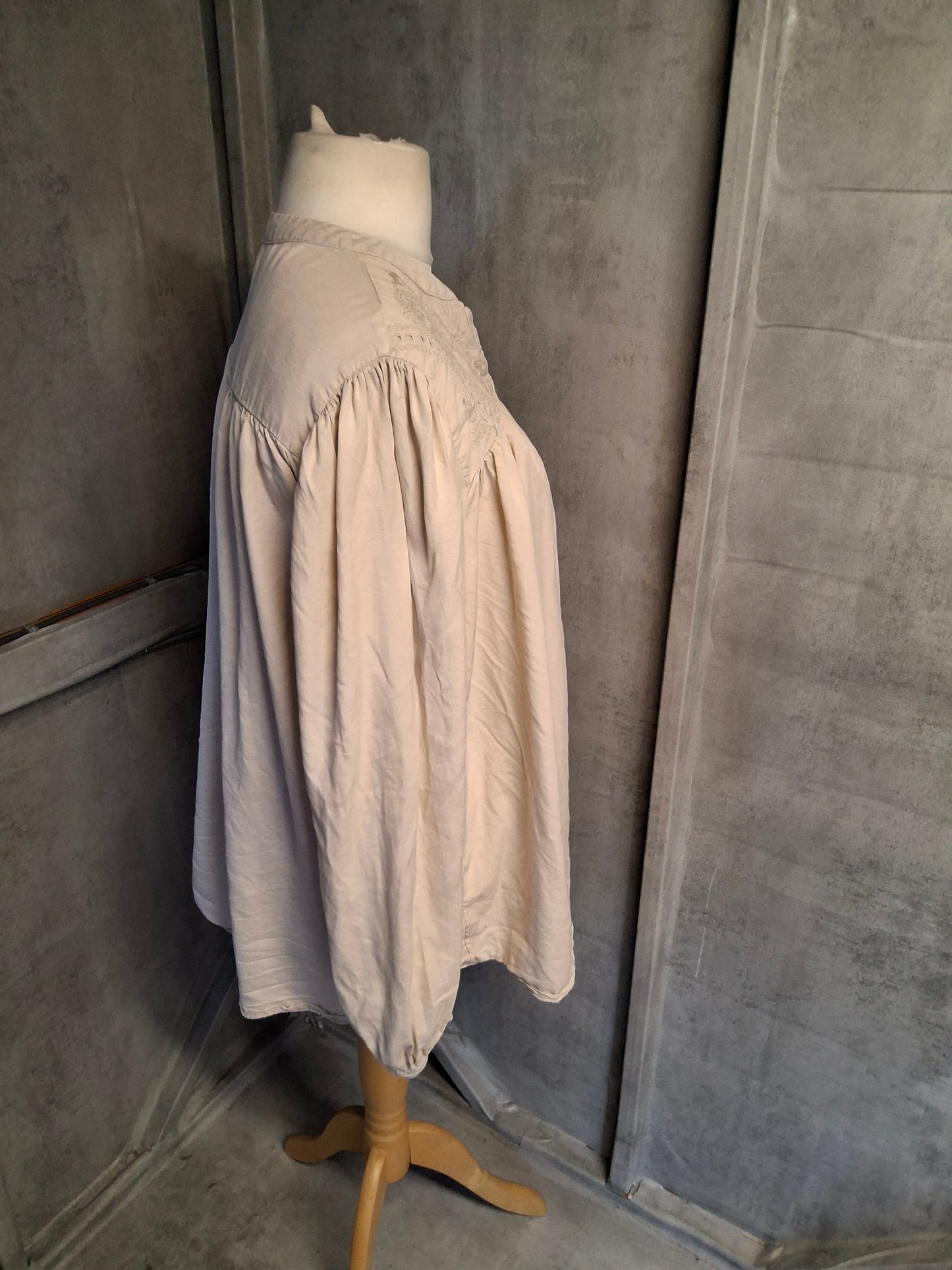 Tu Beige Oversized Lyocell Blouse – Size 18 – Long Sleeve