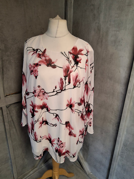 Bonmarché White & Red Floral Blouse – Size 22 | 3/4 Sleeve with Slit Detail | Lined
