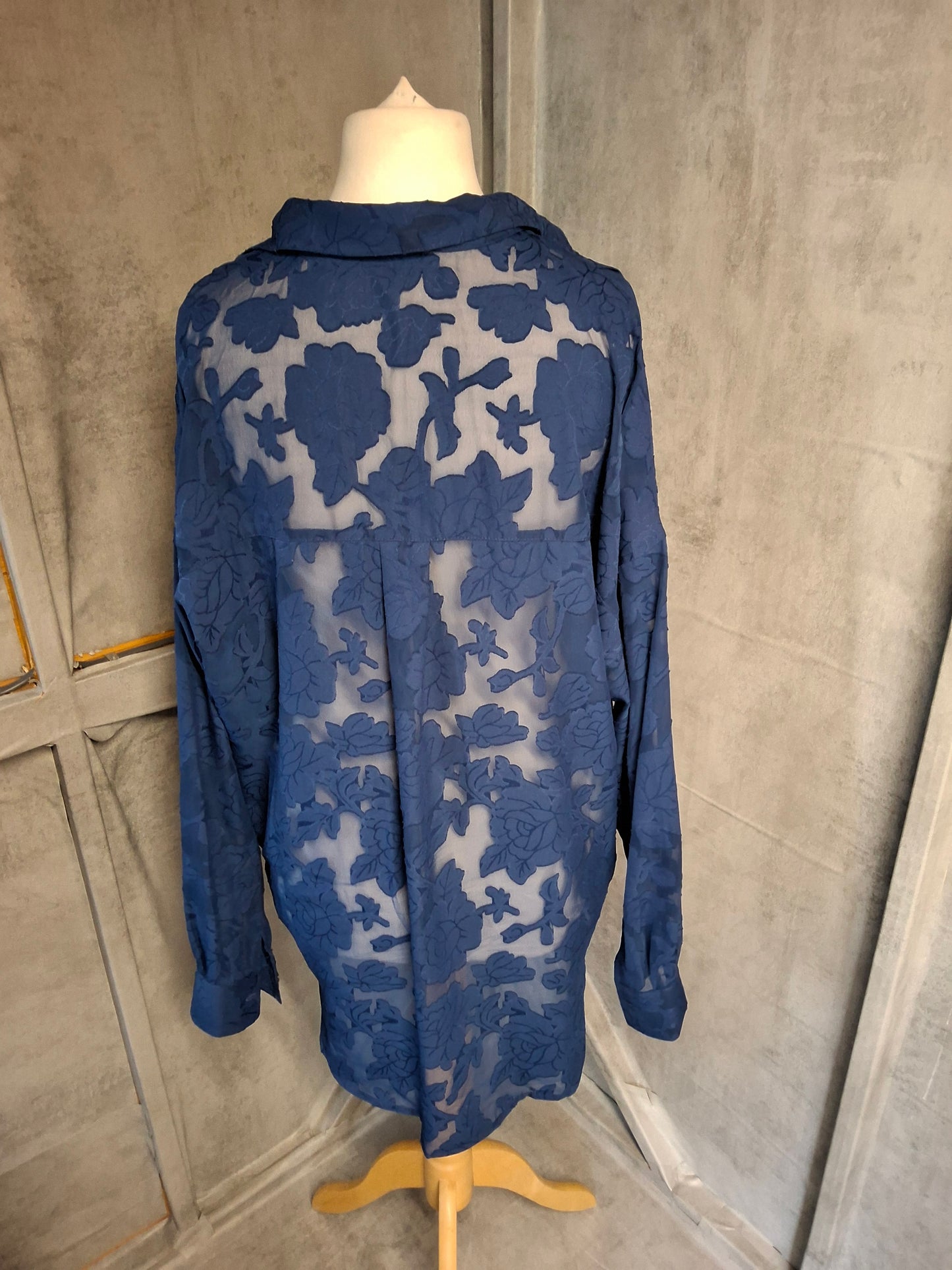 Soon Navy Sheer Floral Blouse – Size 16 – Long Sleeve, Relaxed Fit, High-Low Hem