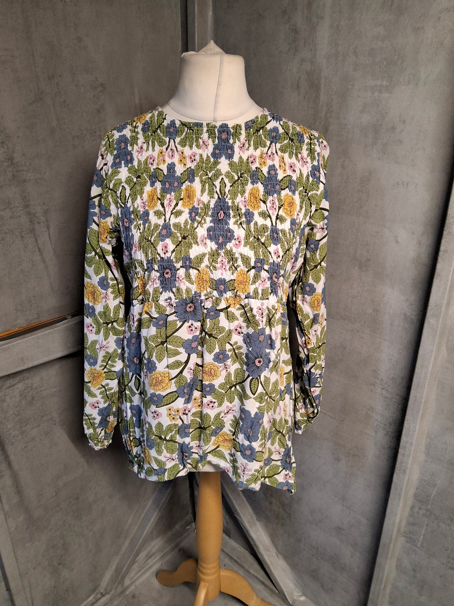 Cerulean Blue Diamond Floral Long Sleeve Top – Size 16 – 100% Rayon