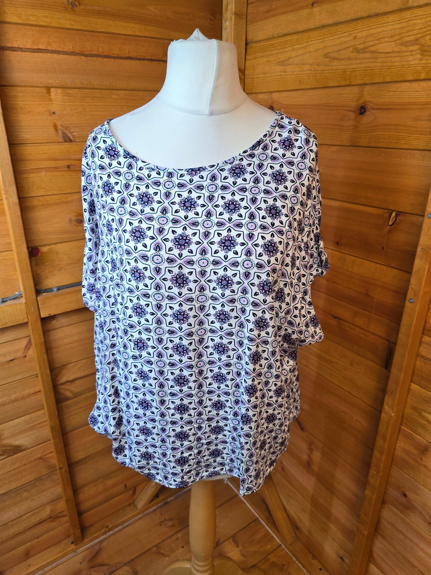 Primark White Black & Purple Patterned T-Shirt Size 20 – Short Sleeves, Relaxed Fit, Button Detail