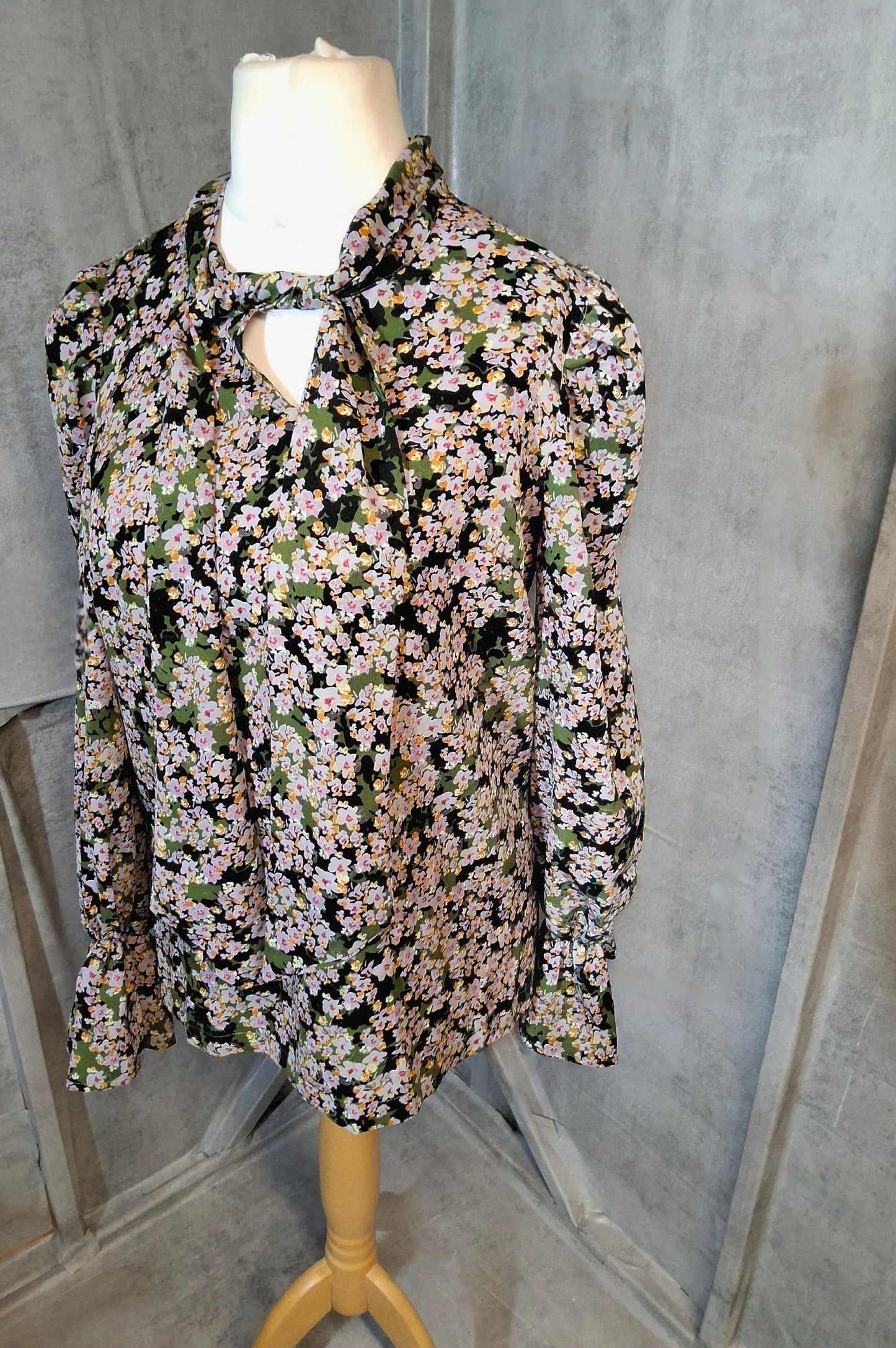 Never Fully Dressed Multicoloured Floral Blouse – Tie Neck & Frilly Cuffs – Size 12
