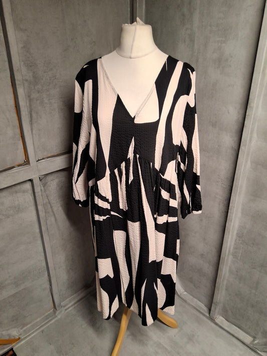 George Black & White Patterned Midi Dress – Size 20 – NWT Relaxed Fit with 3/4 Sleeves