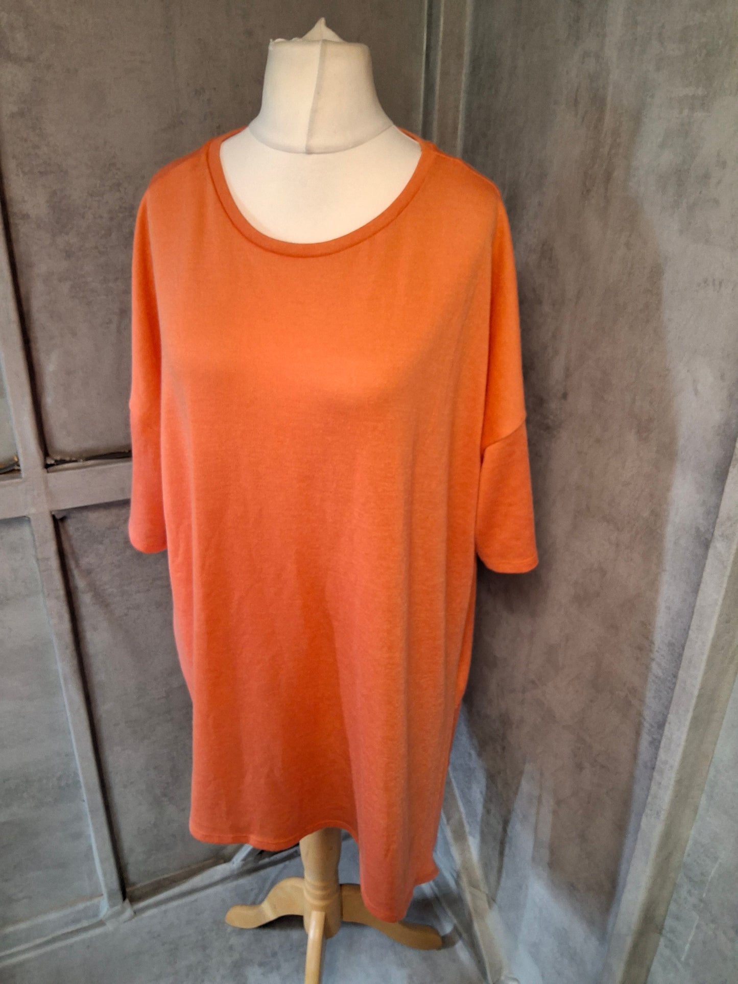 George Orange Lightweight Asymmetric Jumper – Size 22 – Relaxed Fit
