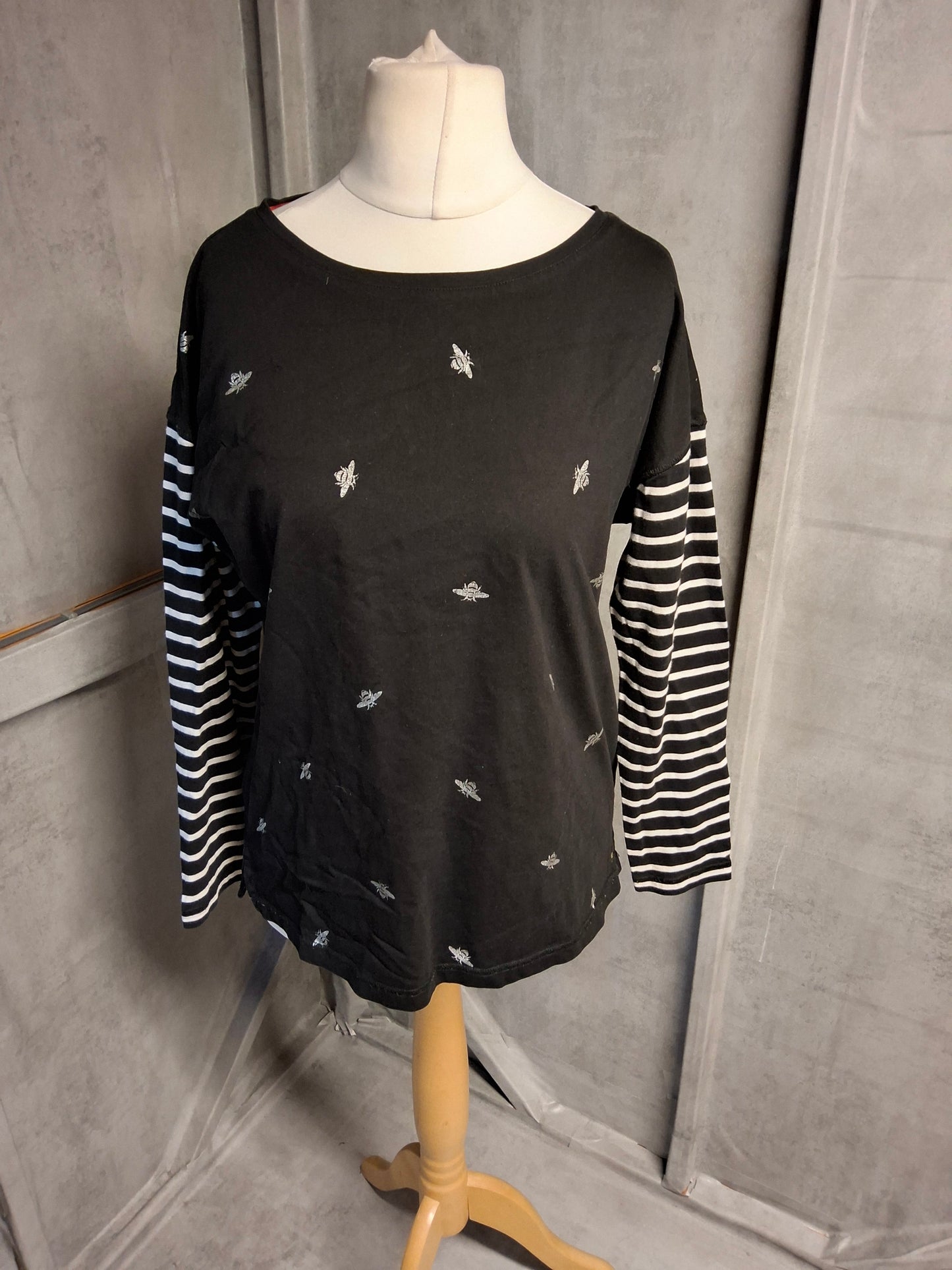 Joules Black Long Sleeve Bee Print T-Shirt – Size 12 – 100% Cotton 🐝

