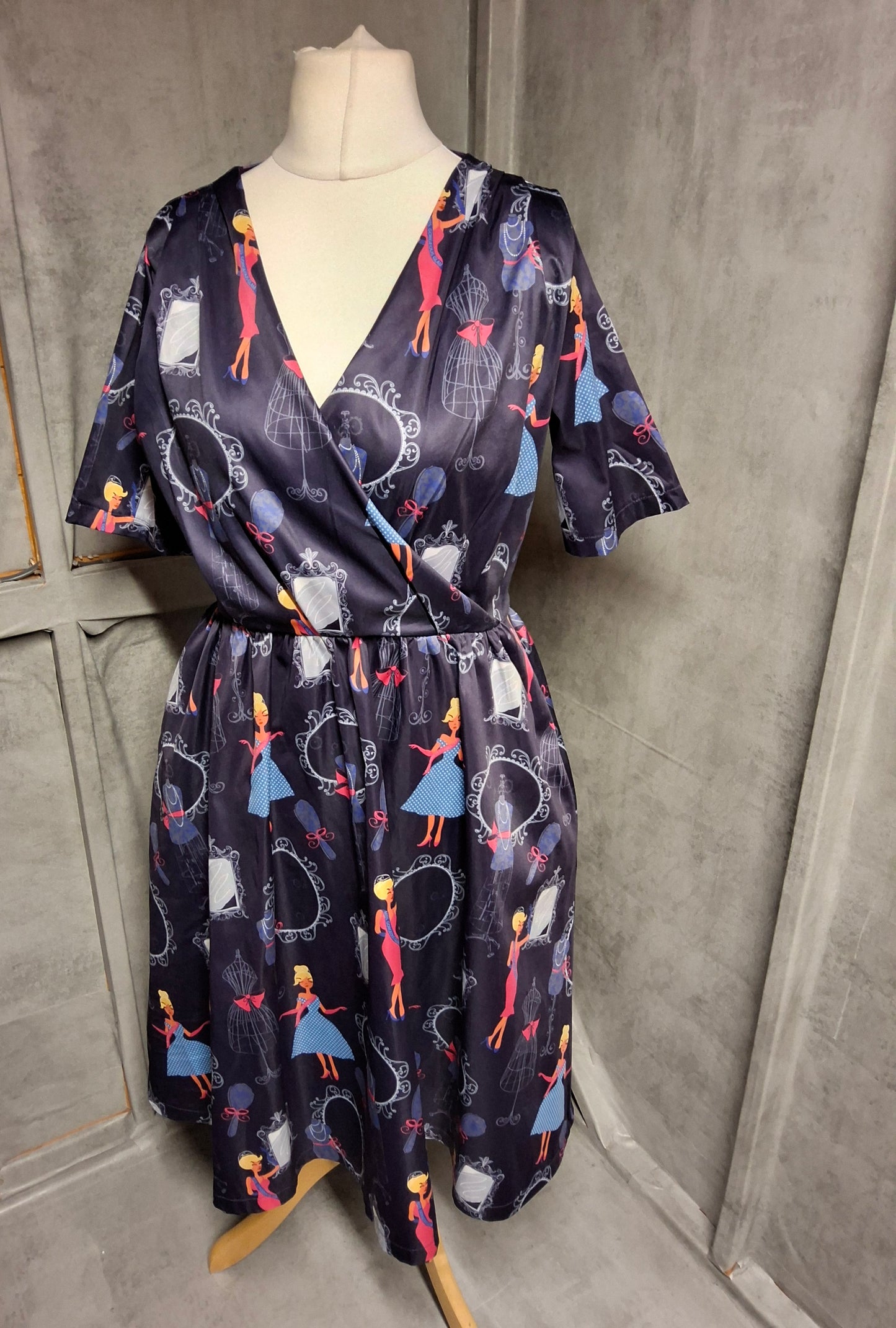 Lindy Bop Purple Glam Print Dress – Size 12 – Pockets & Flared Skirt
