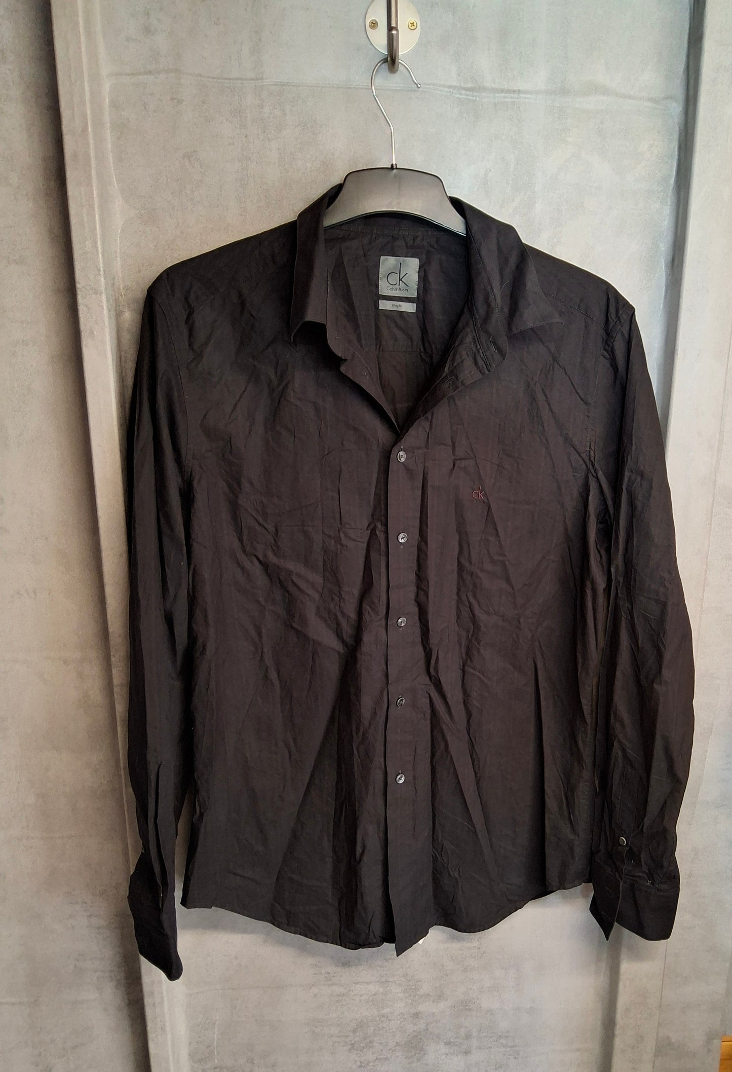 Calvin Klein Black & Burgundy Pinstripe Slim Fit Shirt – Men’s XL – 100% Cotton