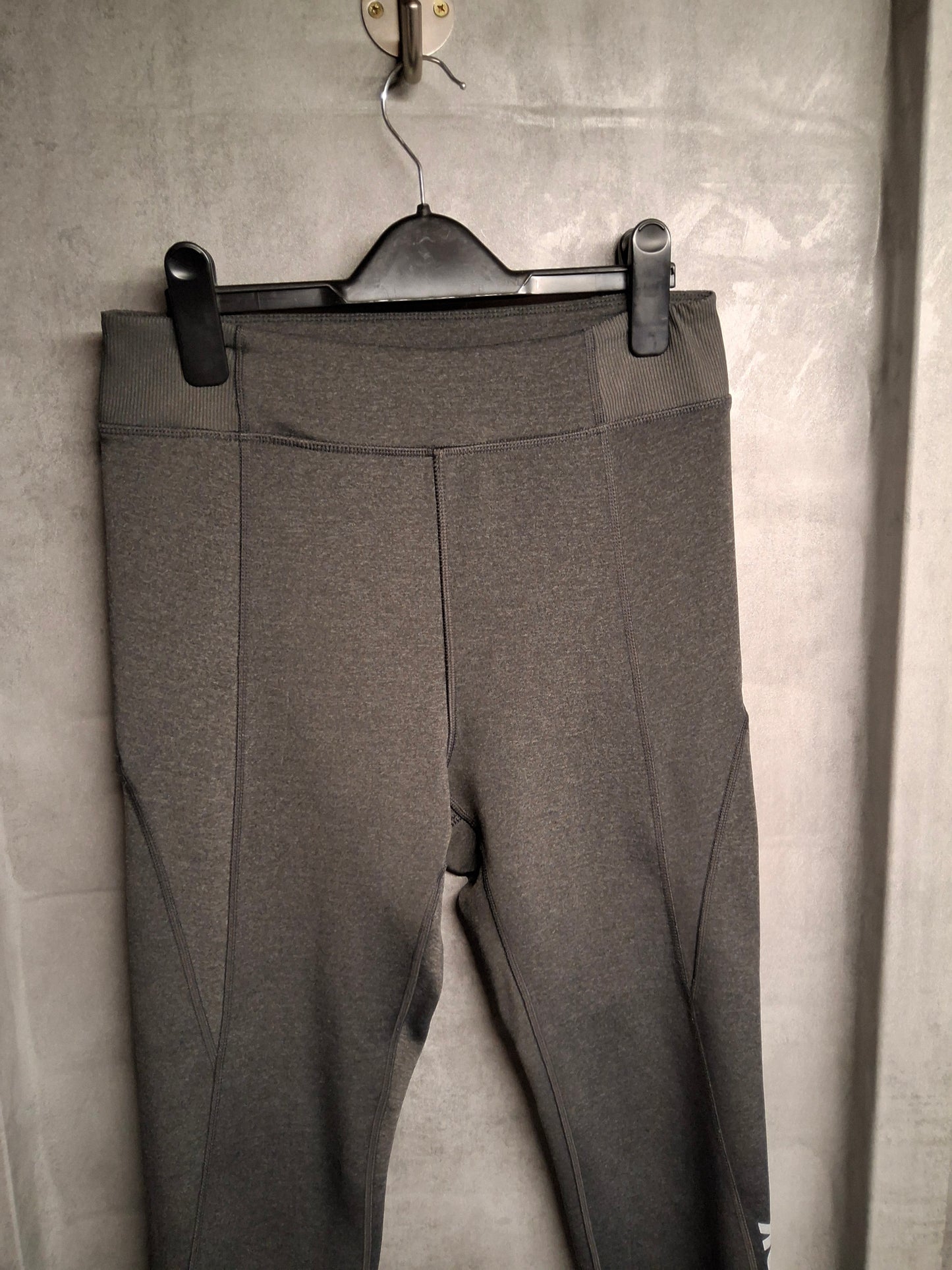Ivy Park Grey Cropped Gym Leggings – Size M (UK size 10/12) – Activewear