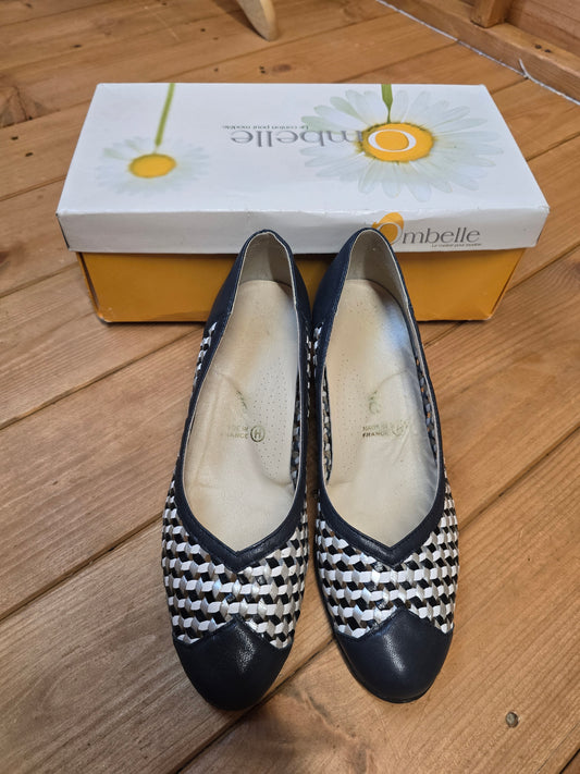 Ladie's Ombelle Blue & White Netted Small Heel Court Shoes Size 4