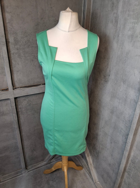 Mandi Green Bodycon Dress – Size 10 NWT 🍸