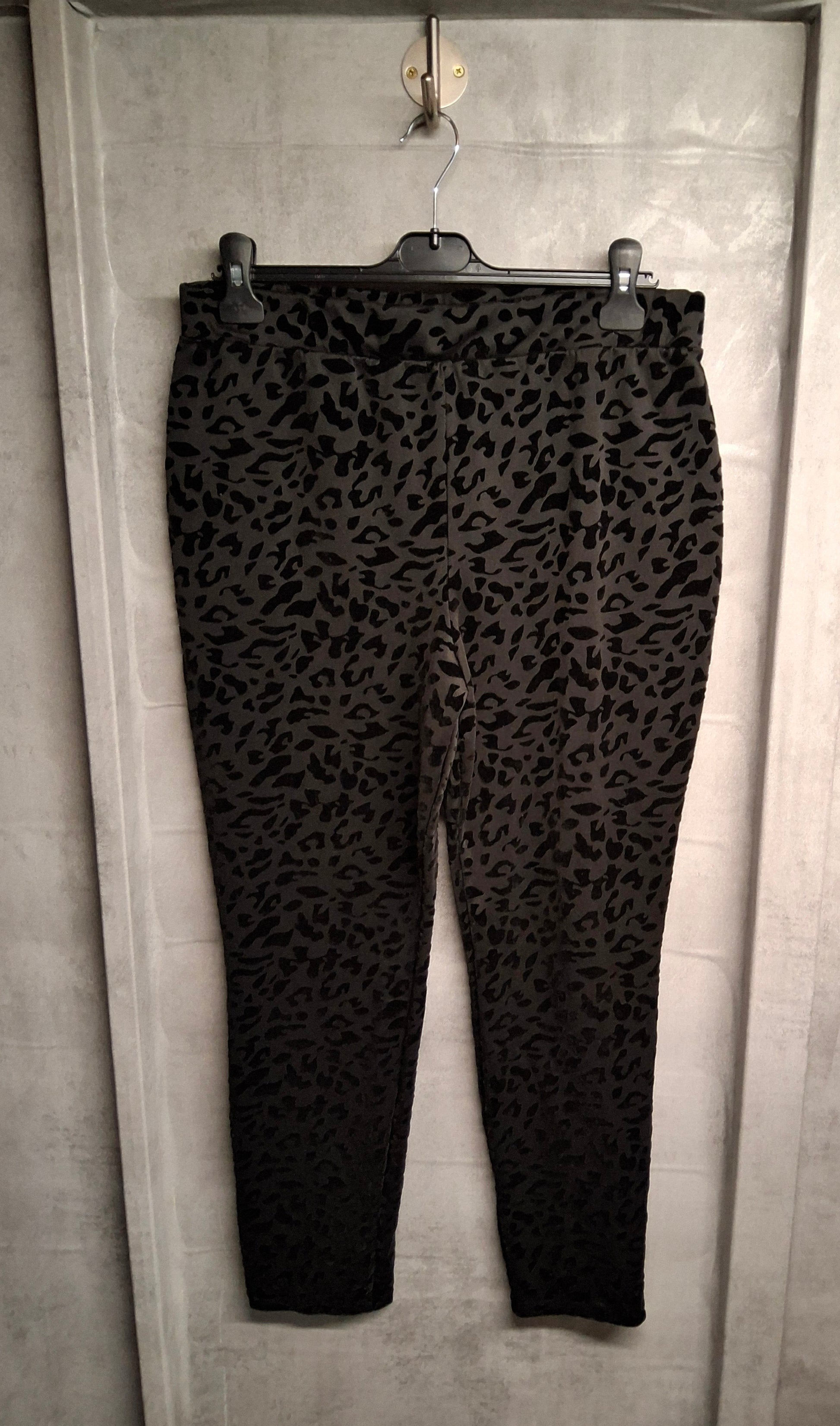 Tu Black Velvet Leopard Print Leggings – Size 16 – High Waist Skinny Leg
