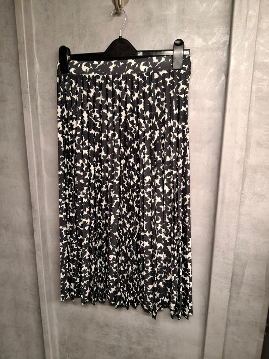 M&S Monochrome Pleated Midi Skirt – Size 10