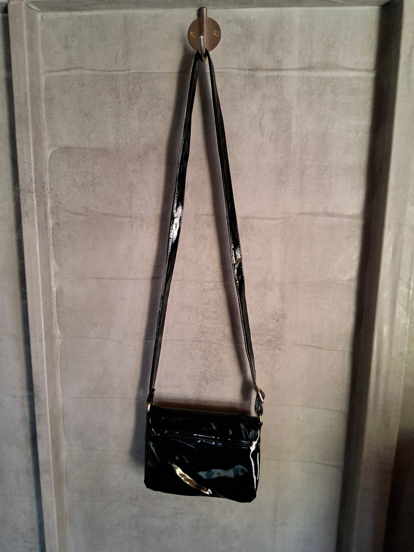 F&F Black Patent Crossbody Bag – Adjustable Strap & Clasp Shut