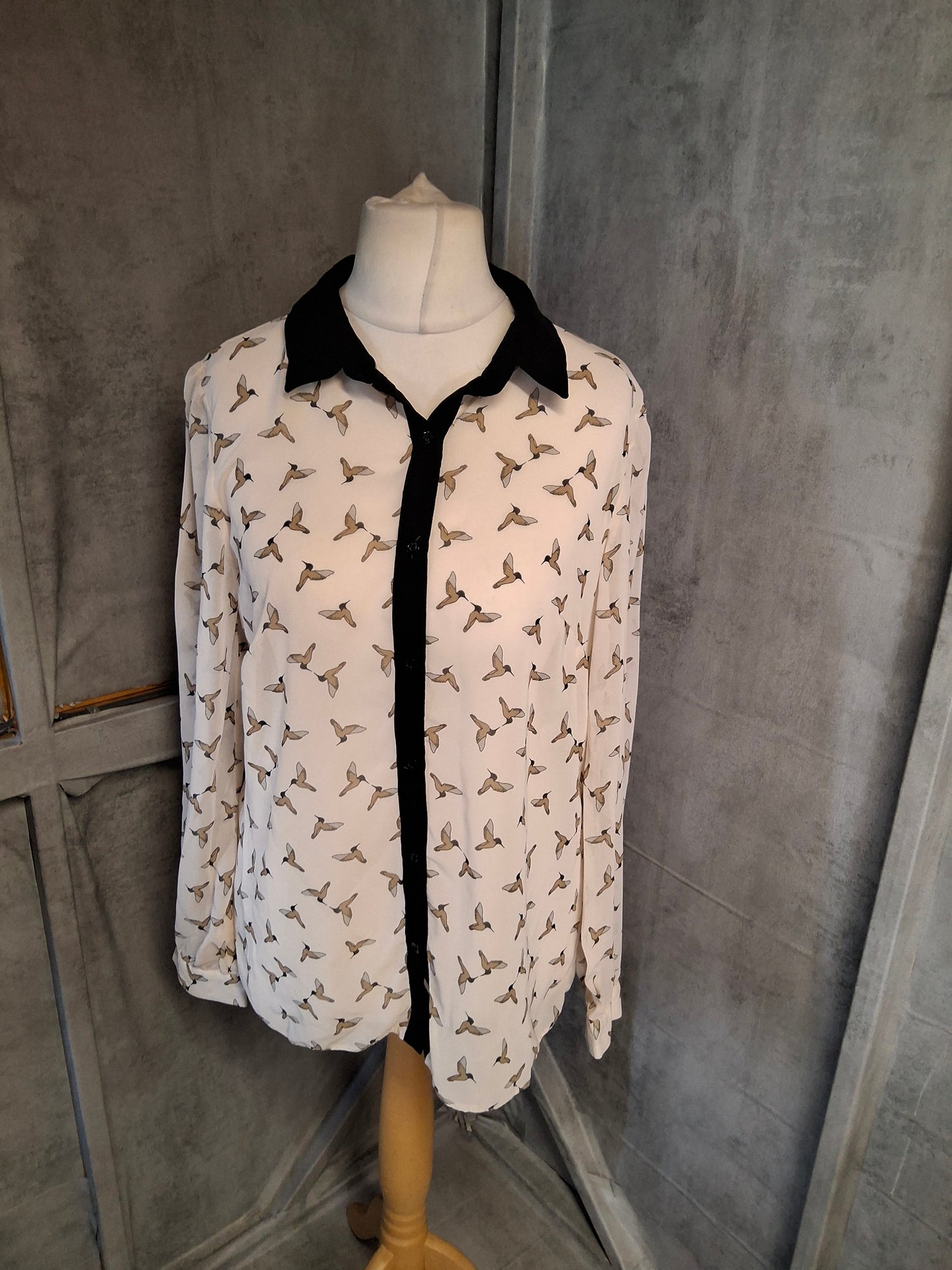 Tu Cream & Black Bird Print Sheer Blouse – Size 14 – Polyester

