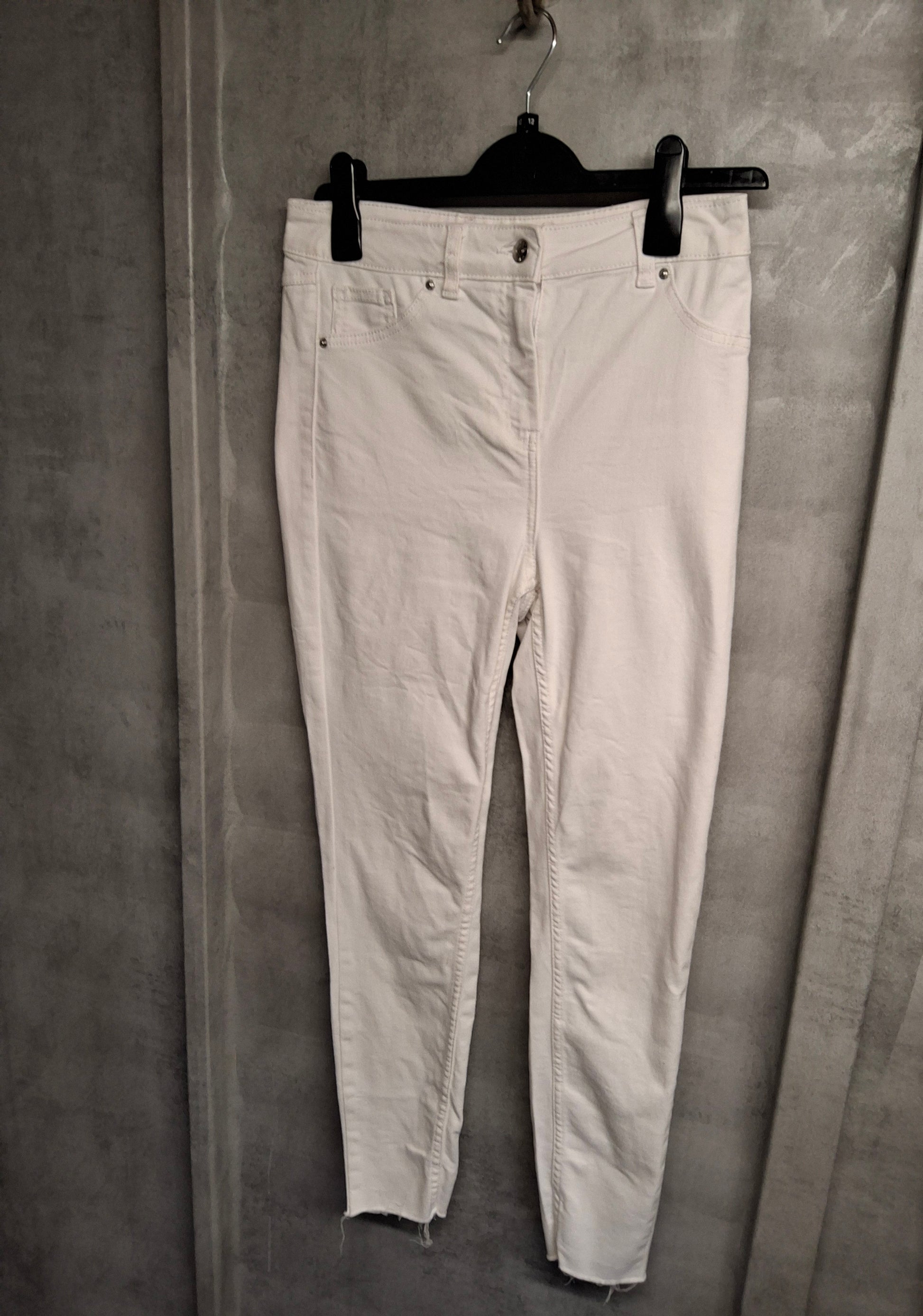 Matalan White Skinny Ankle Grazer Jeans – Size 10 – Fresh & Flattering 🌼